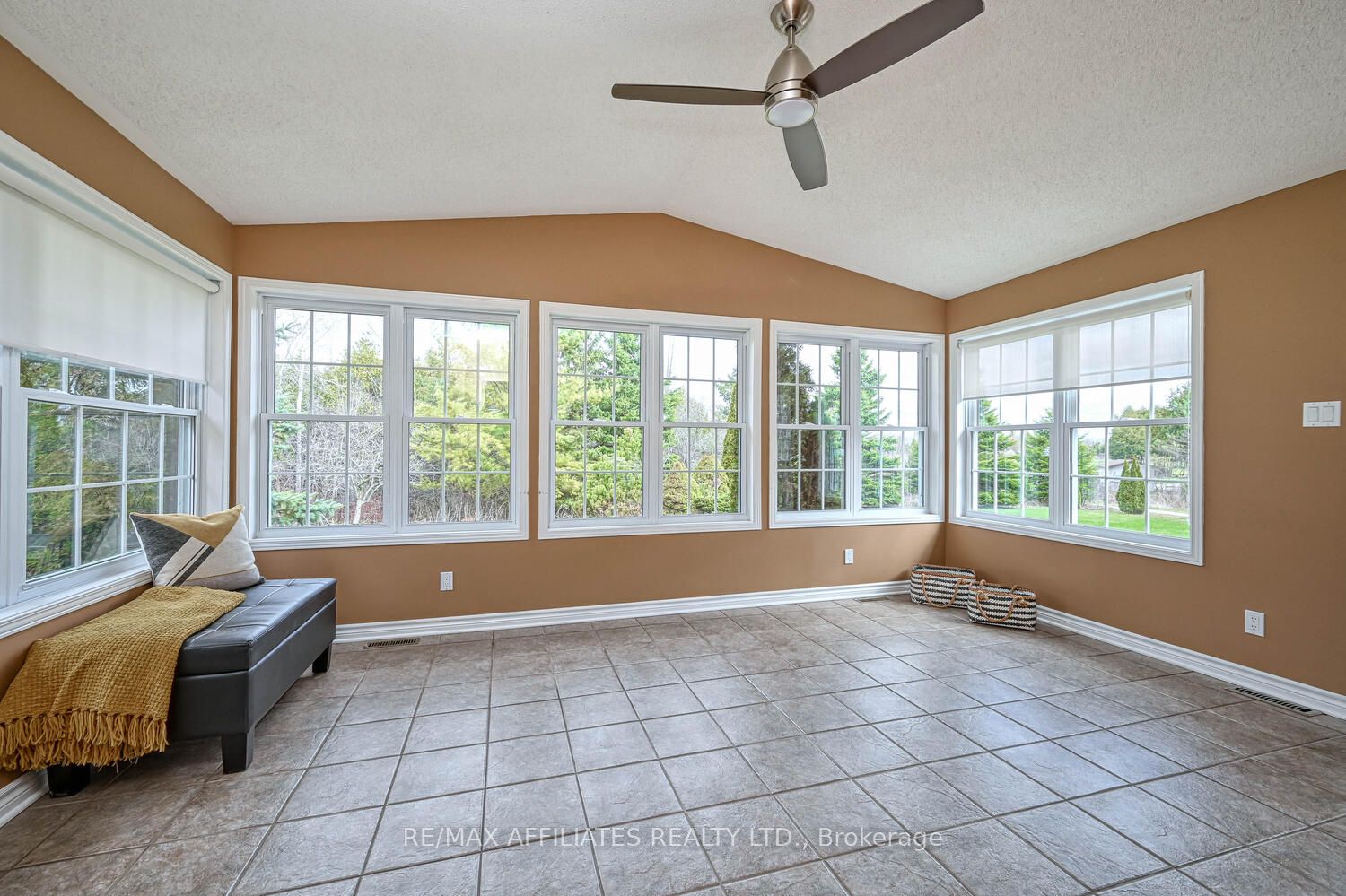 10 Tudor Circle Property Photo 20