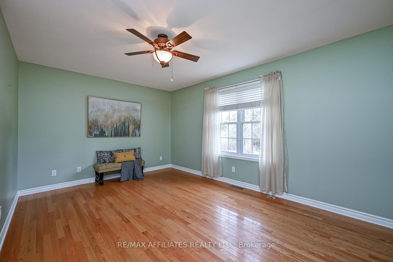 10 Tudor Circle Property Photo 28