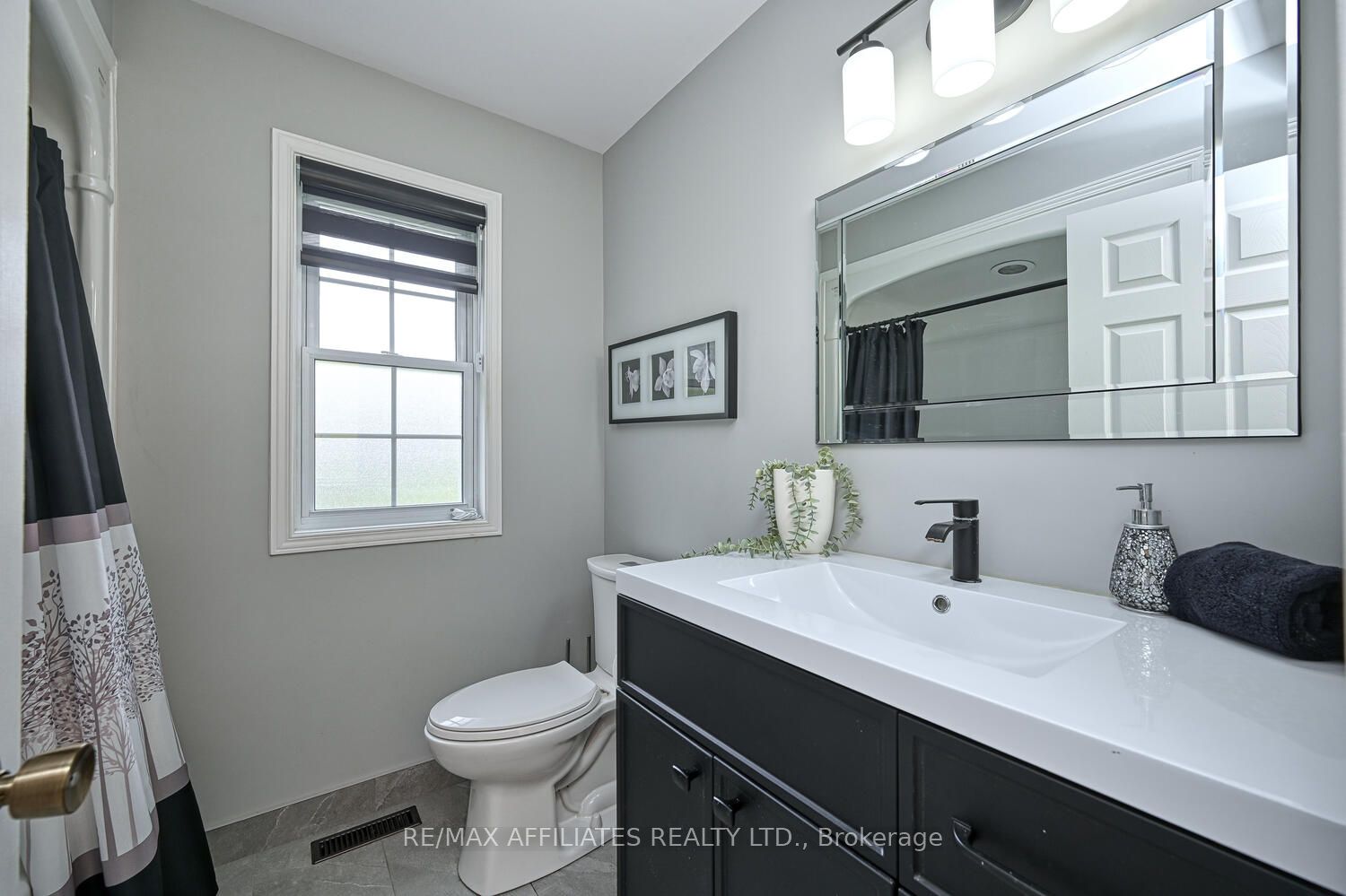 10 Tudor Circle Property Photo 33