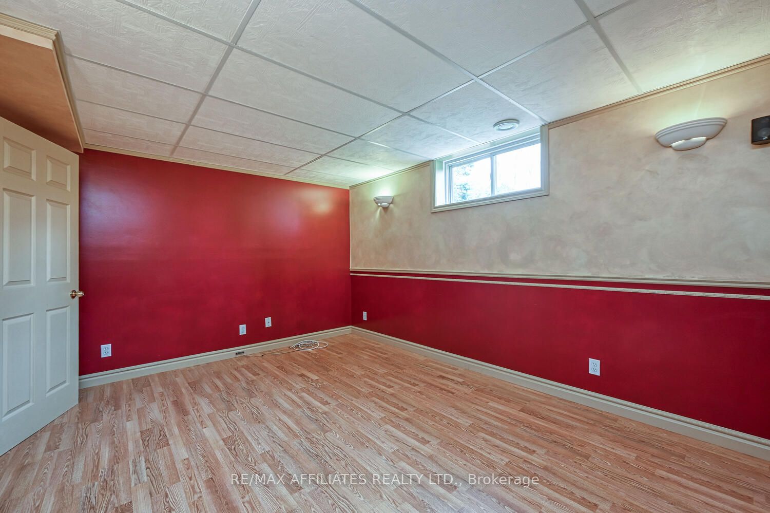 10 Tudor Circle Property Photo 36