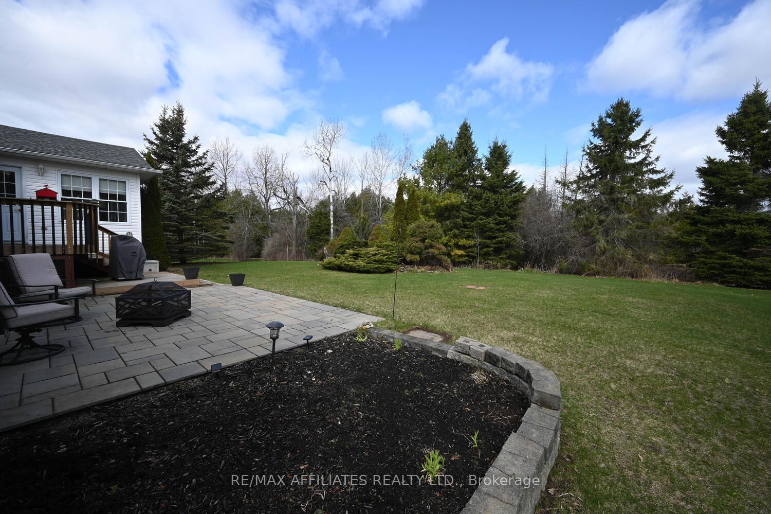 10 Tudor Circle Property Photo 37