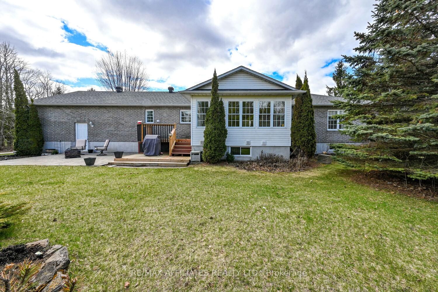 10 Tudor Circle Property Photo 42