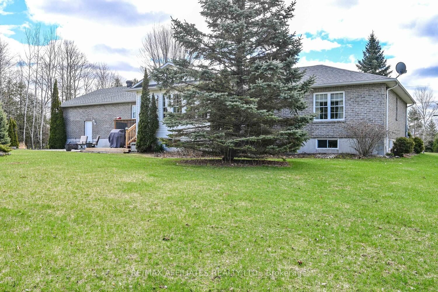 10 Tudor Circle Property Photo 45