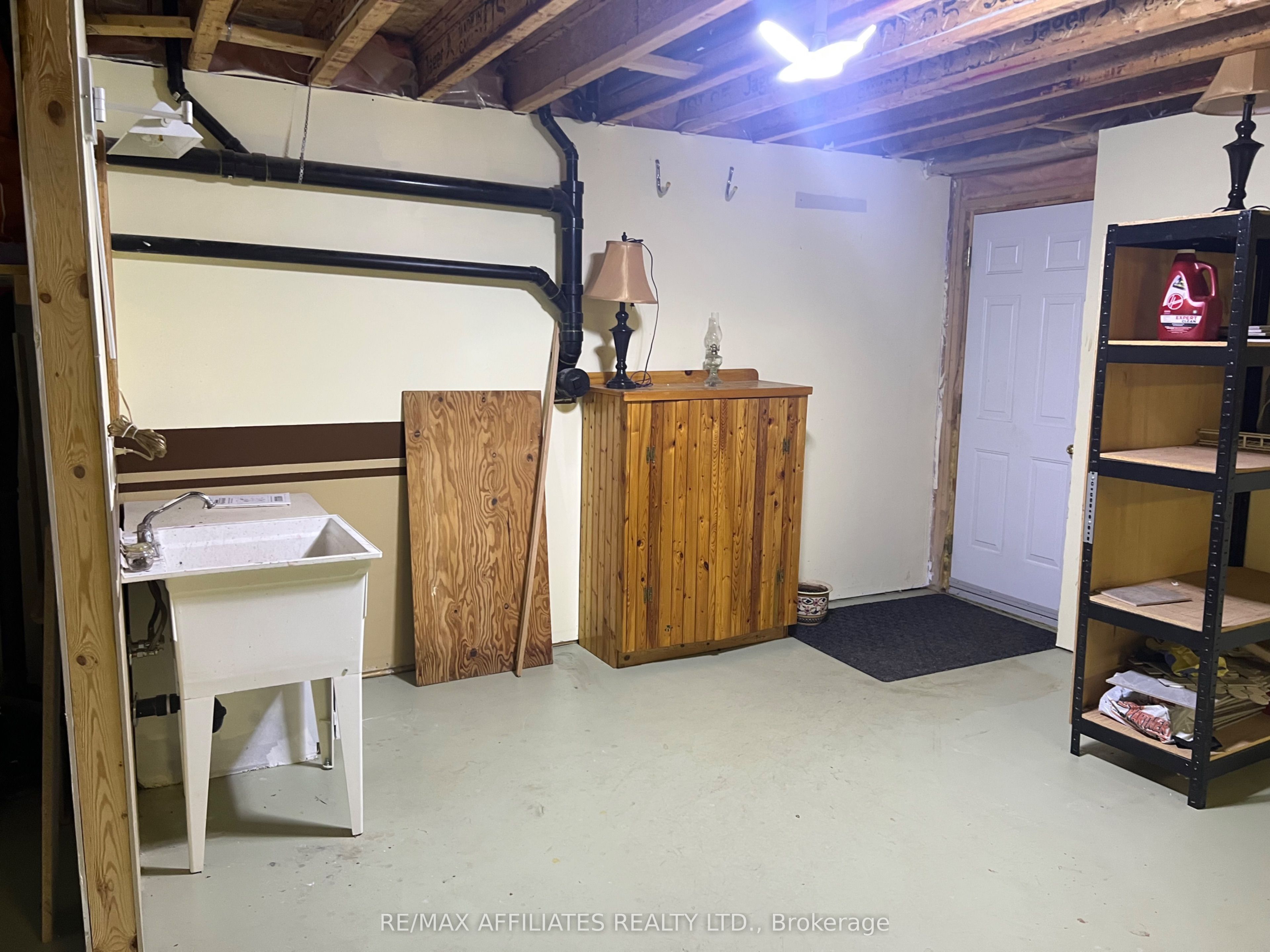 10 Tudor Circle Property Photo 47