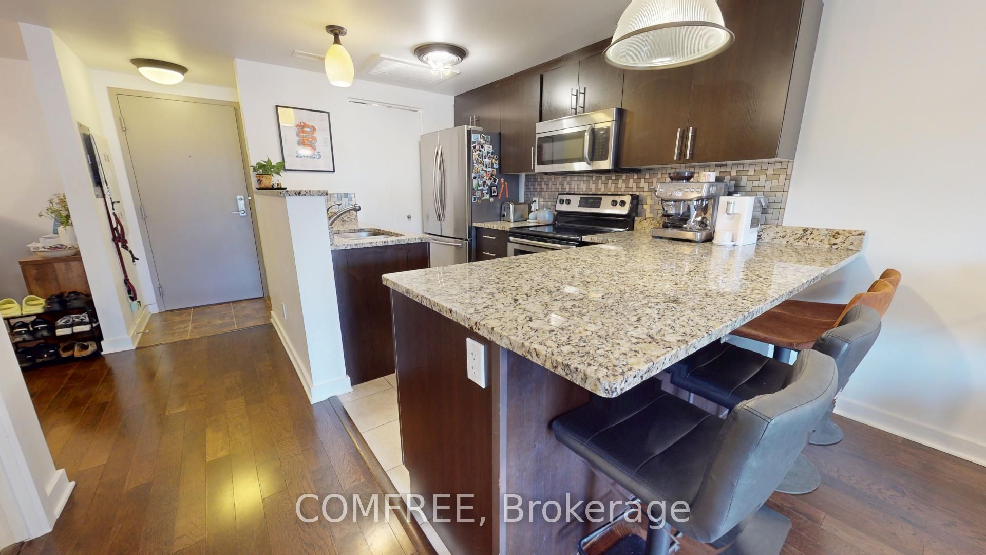 456 King Edward Avenue 409 Property Photo 4