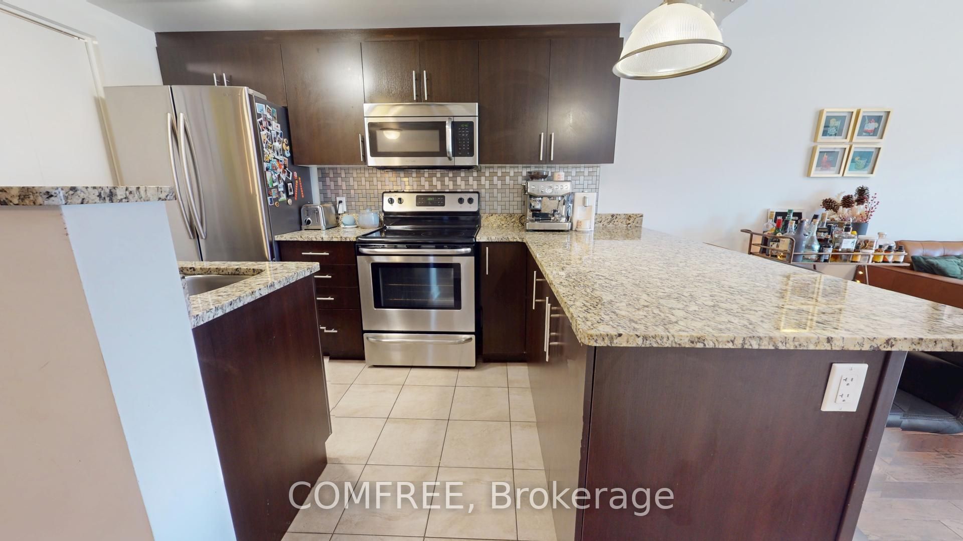 456 King Edward Avenue 409 Property Photo 5