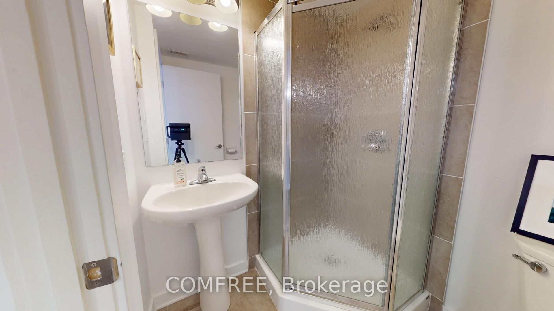 456 King Edward Avenue 409 Property Photo 10