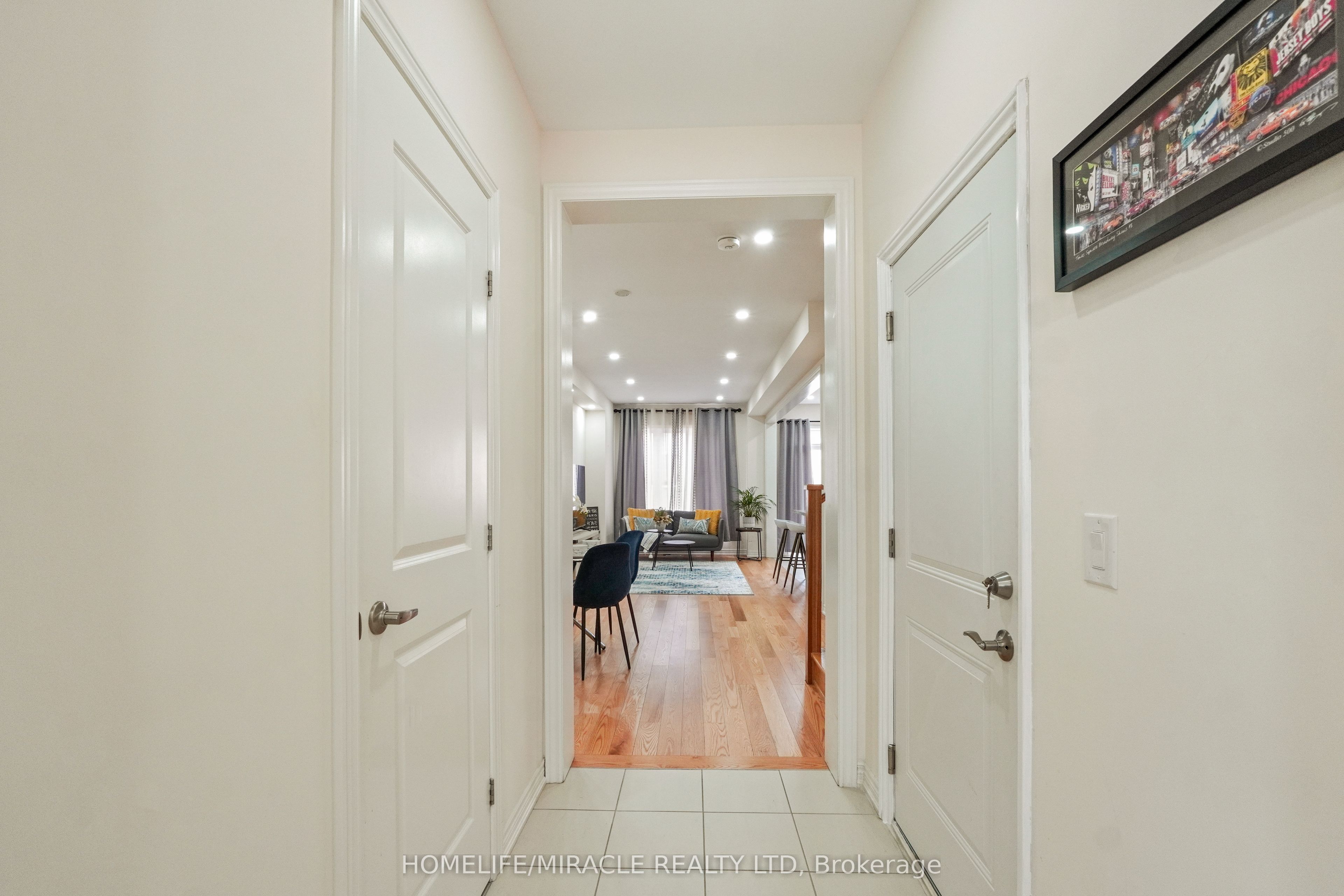 1053 Garner Rd W Property Photo 6