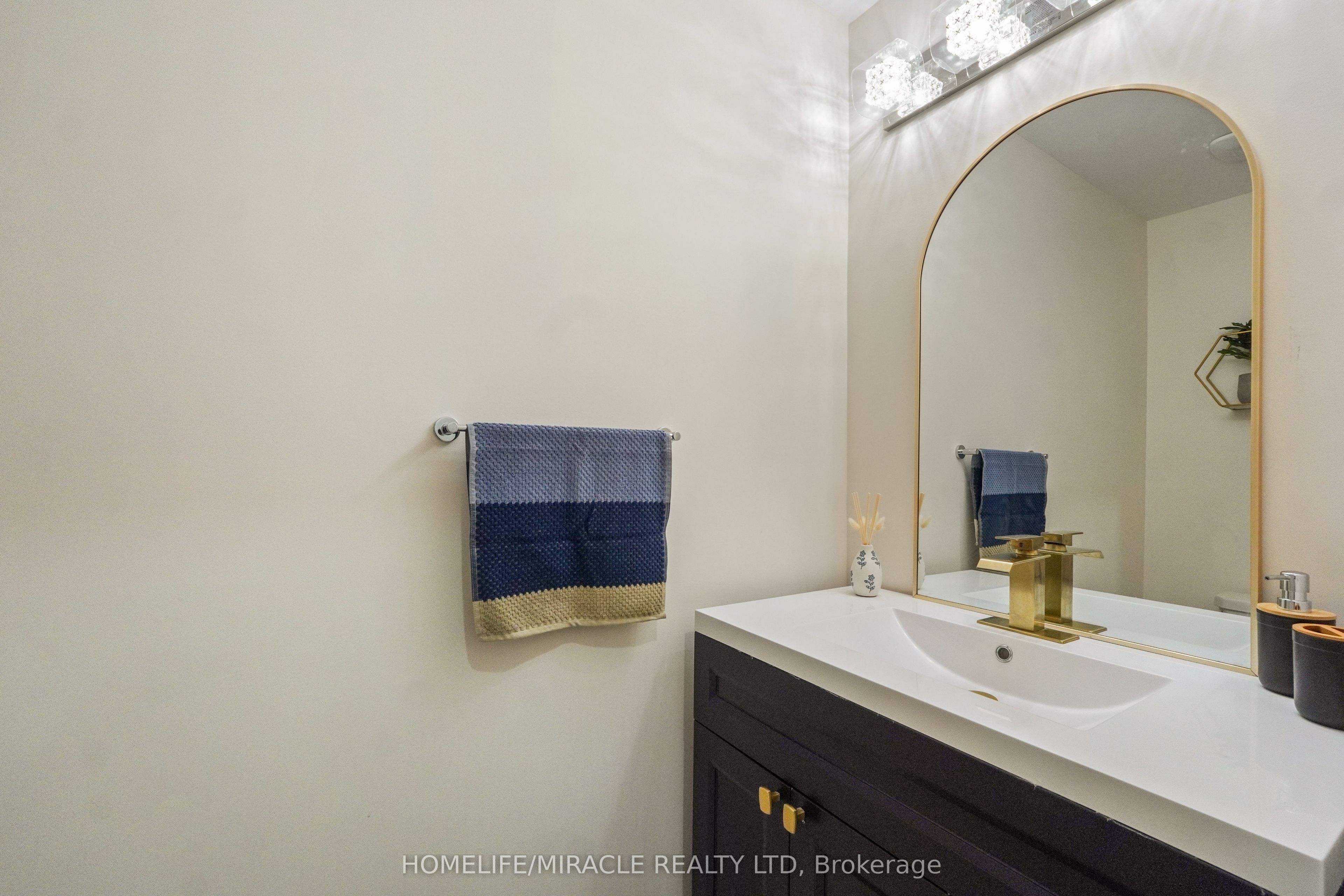 1053 Garner Rd W Property Photo 7
