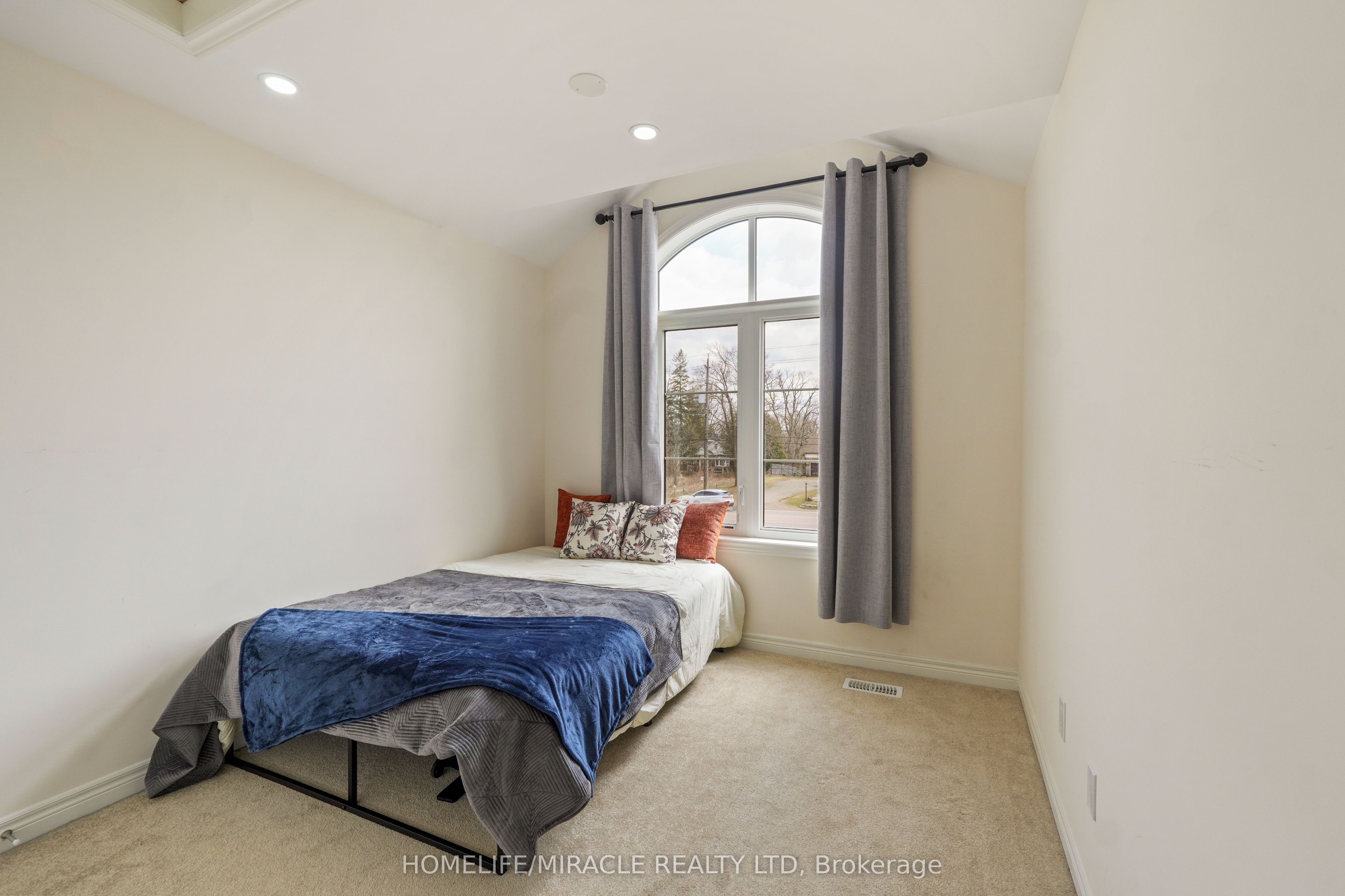 1053 Garner Rd W Property Photo 22