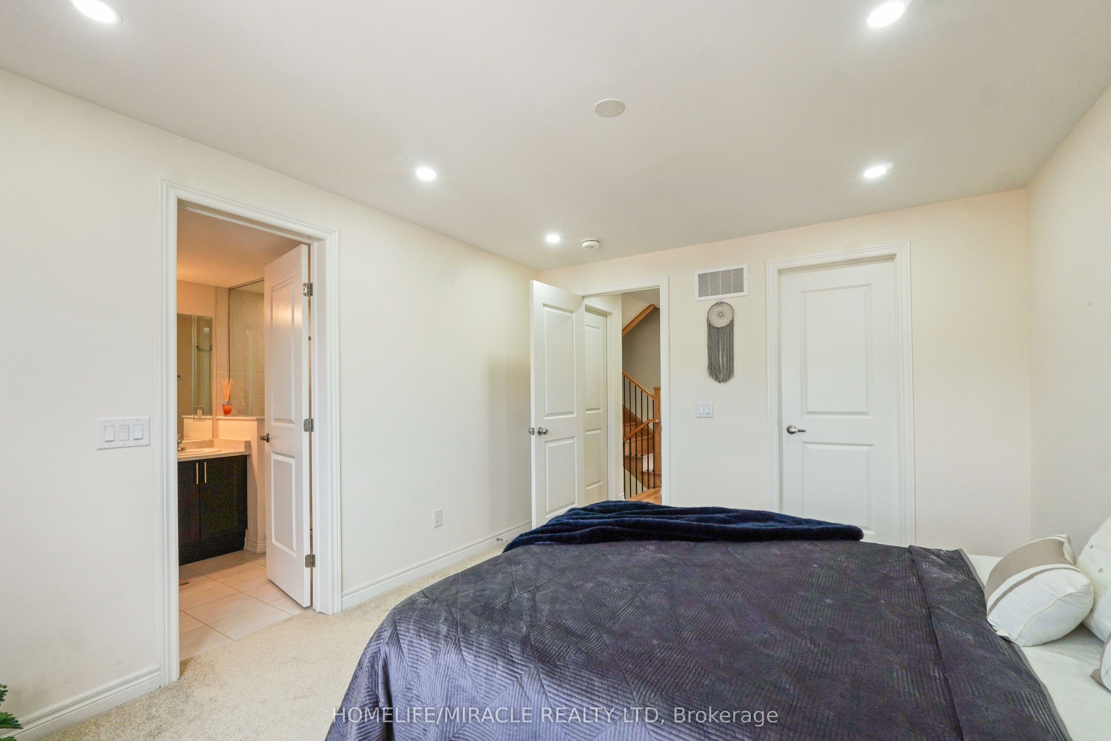 1053 Garner Rd W Property Photo 26