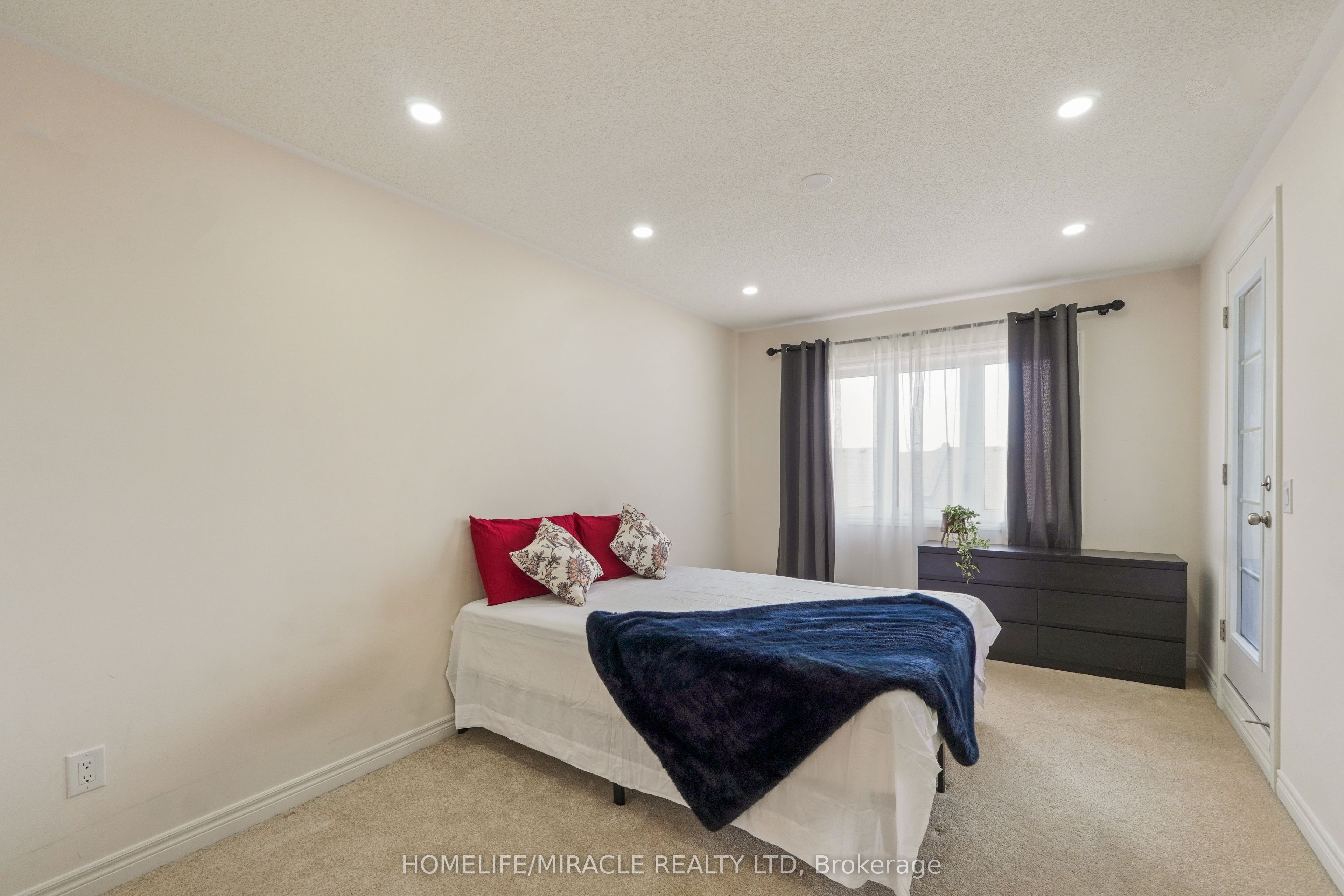 1053 Garner Rd W Property Photo 29