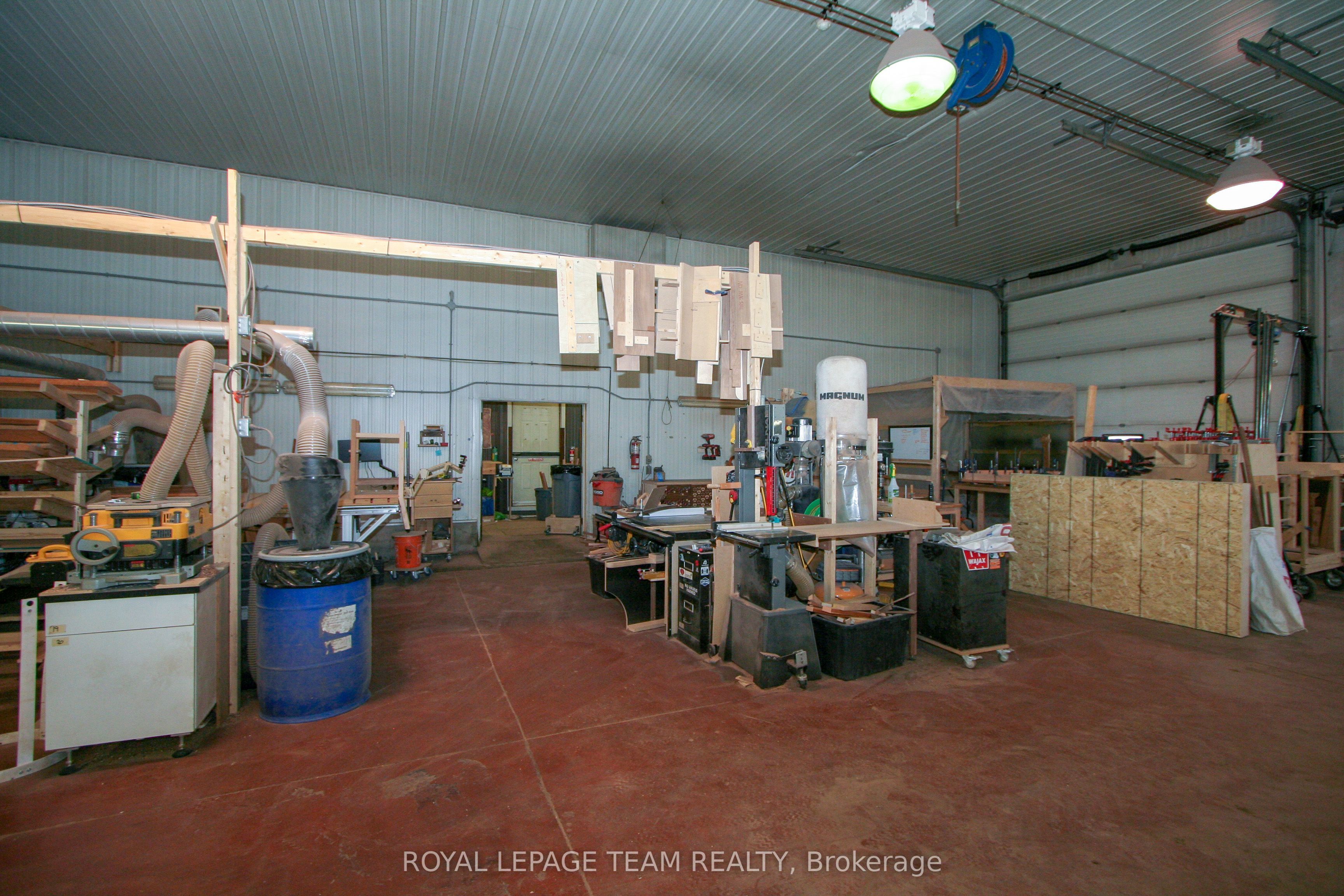 2302 9 Line Rd Property Photo 4