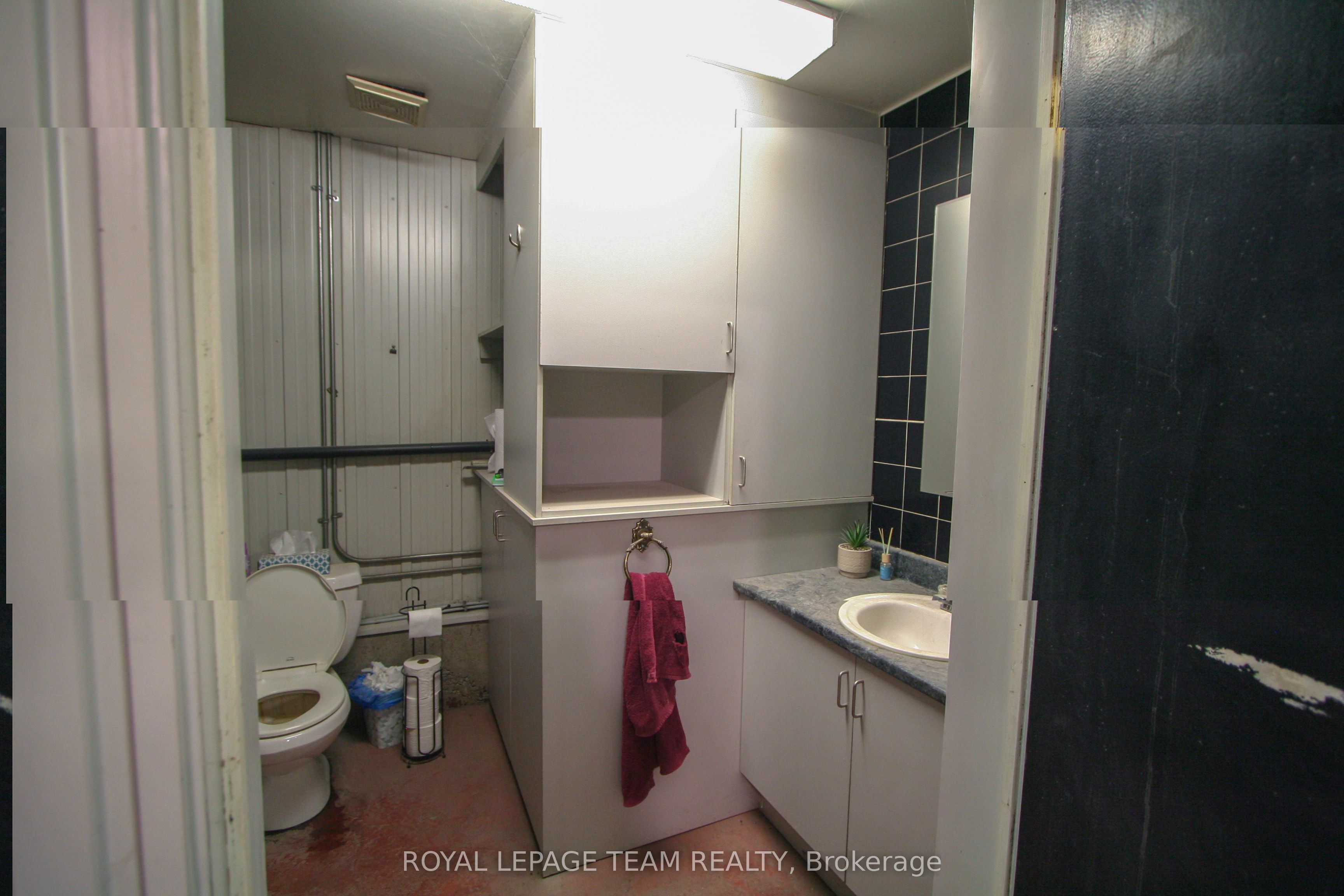 2302 9 Line Rd Property Photo 5