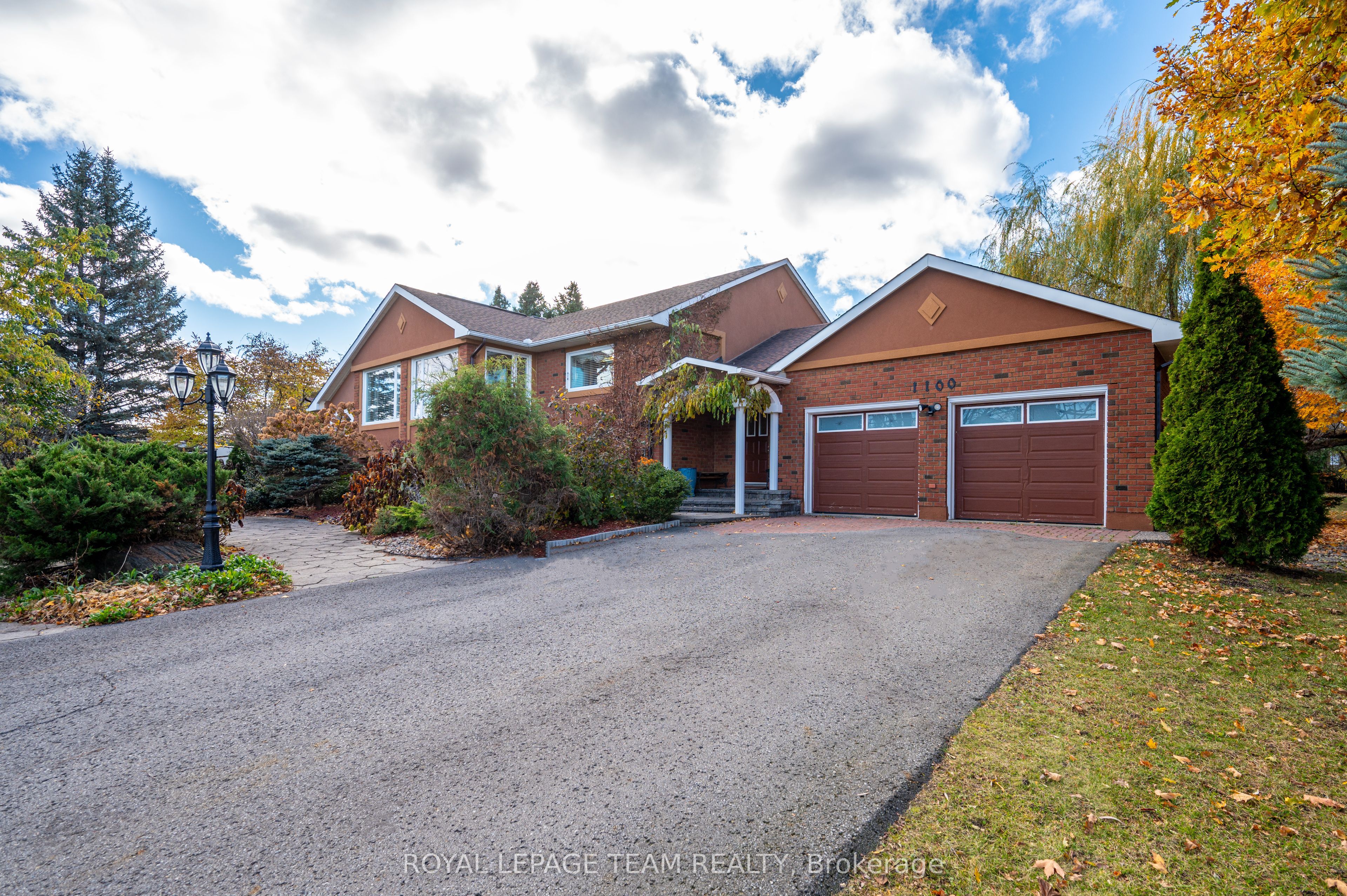 1100 Moffatt Drive Property Photo 1
