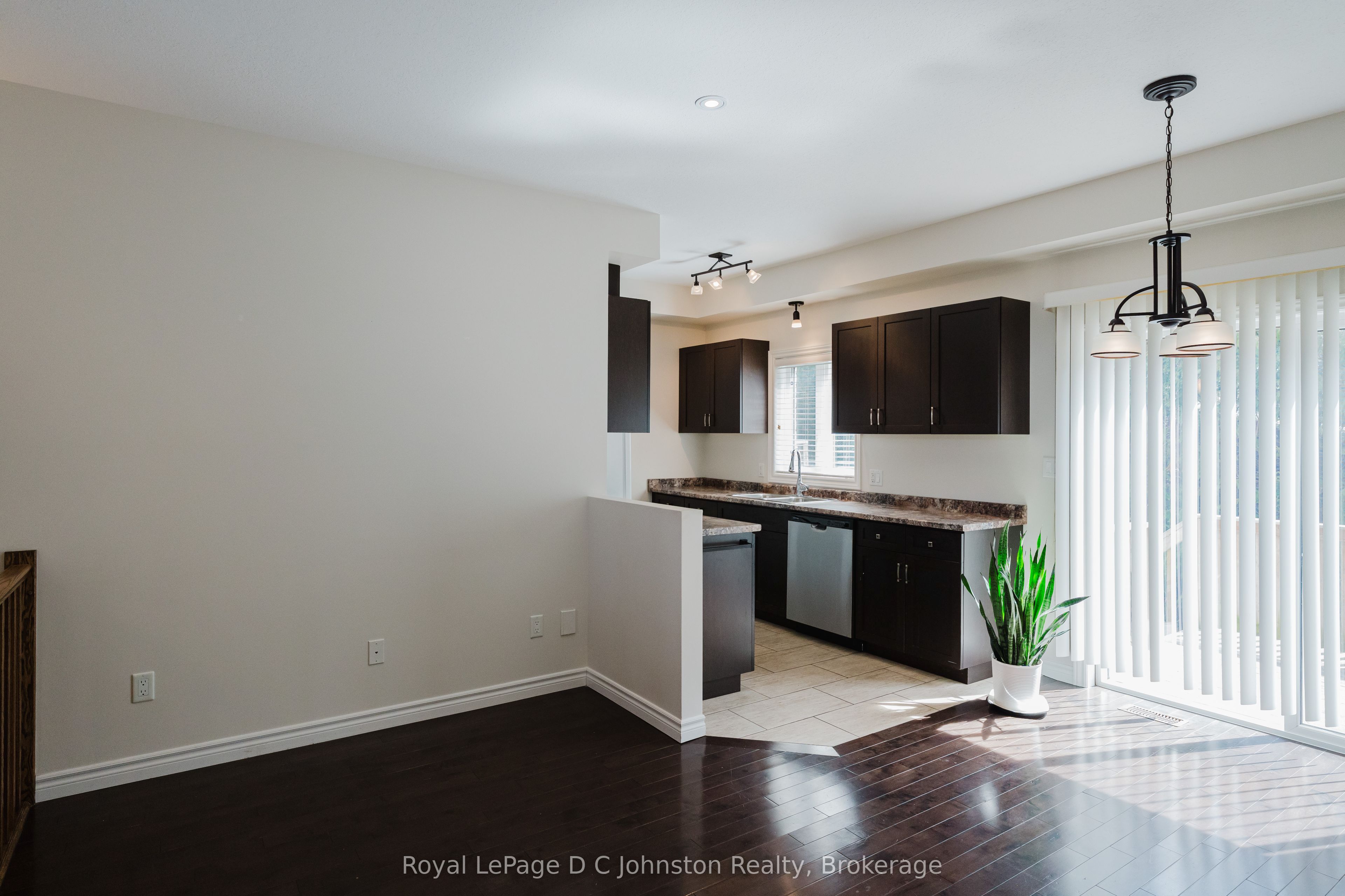 935 Goderich Street N 18 Property Photo 10
