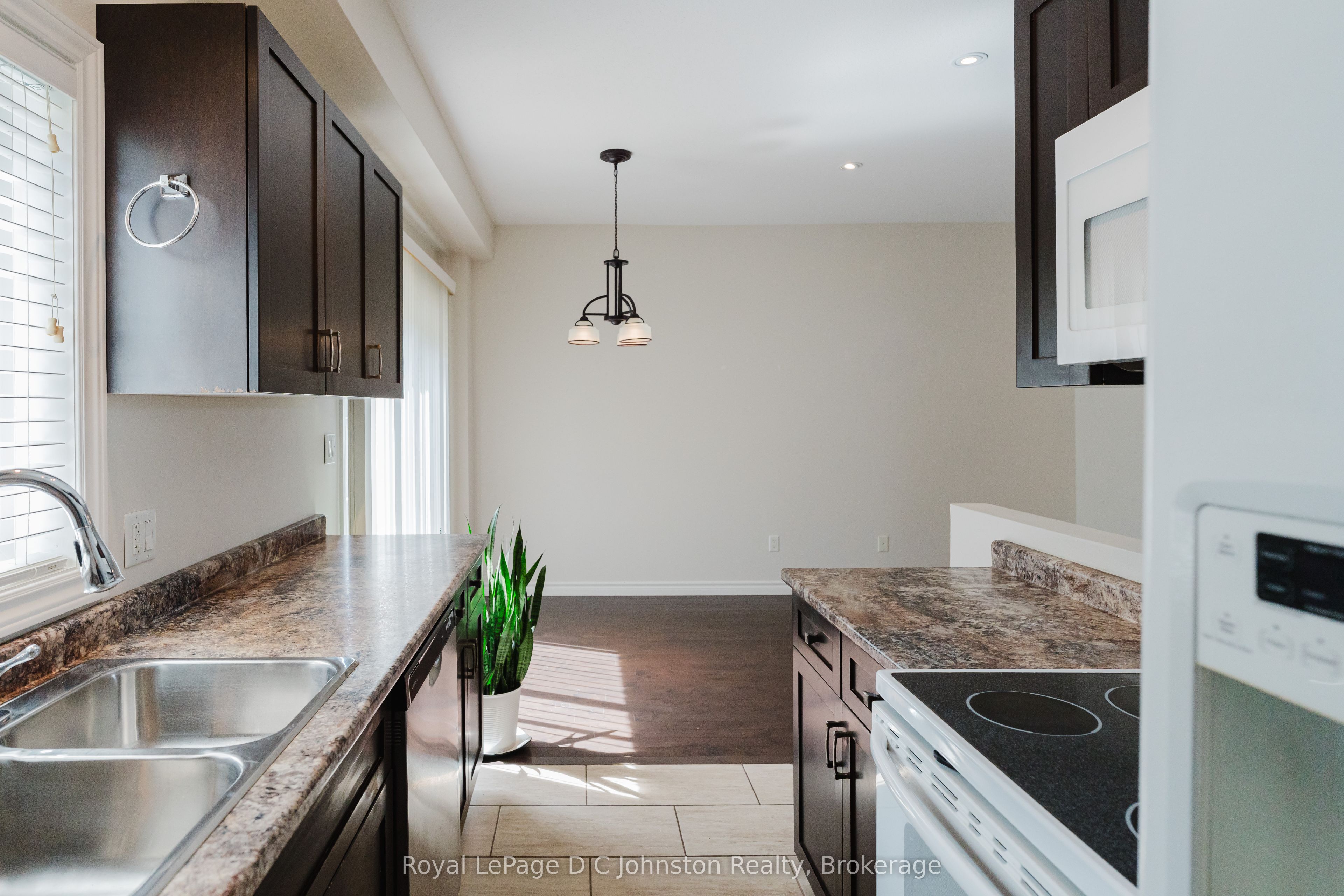 935 Goderich Street N 18 Property Photo 12