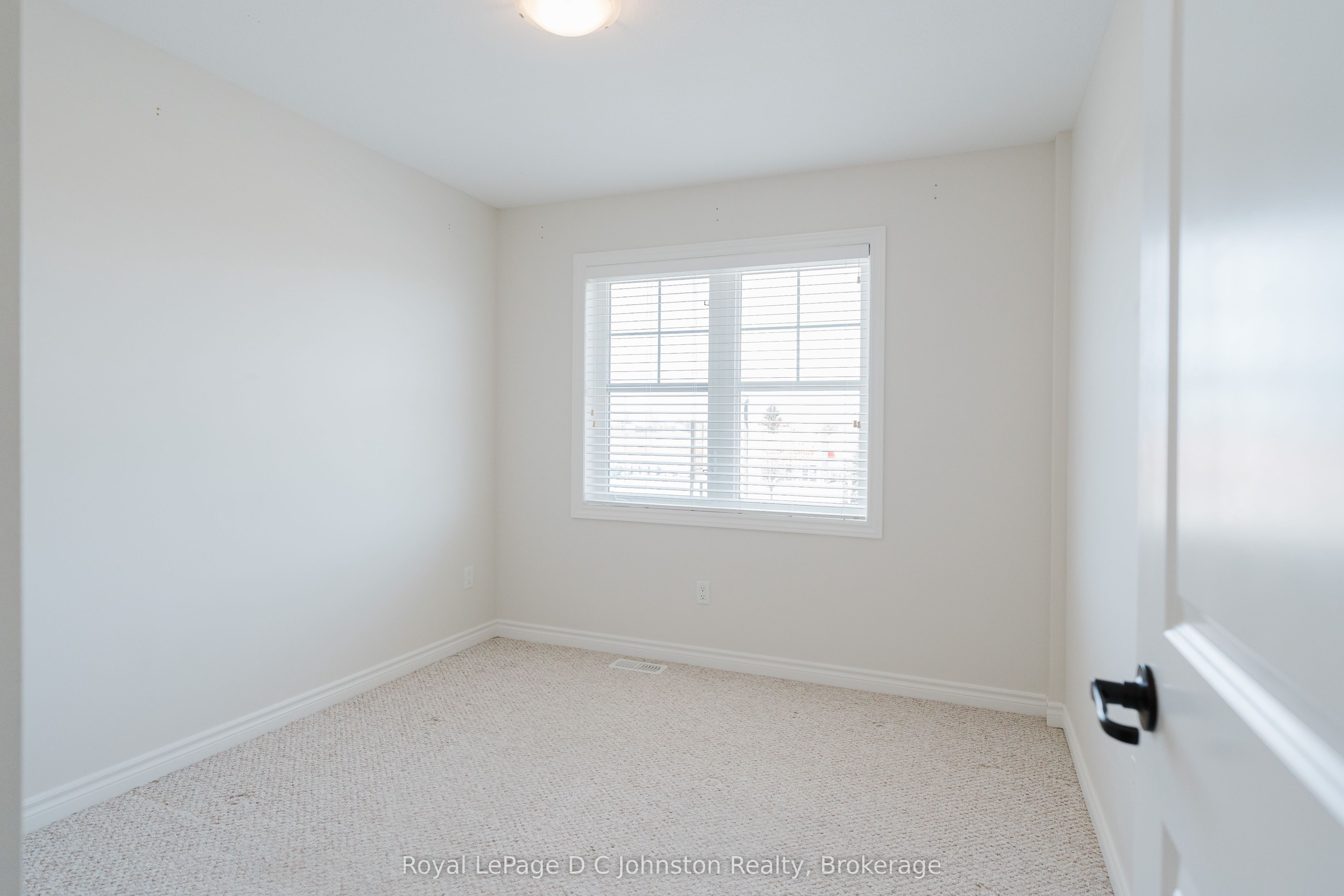 935 Goderich Street N 18 Property Photo 16