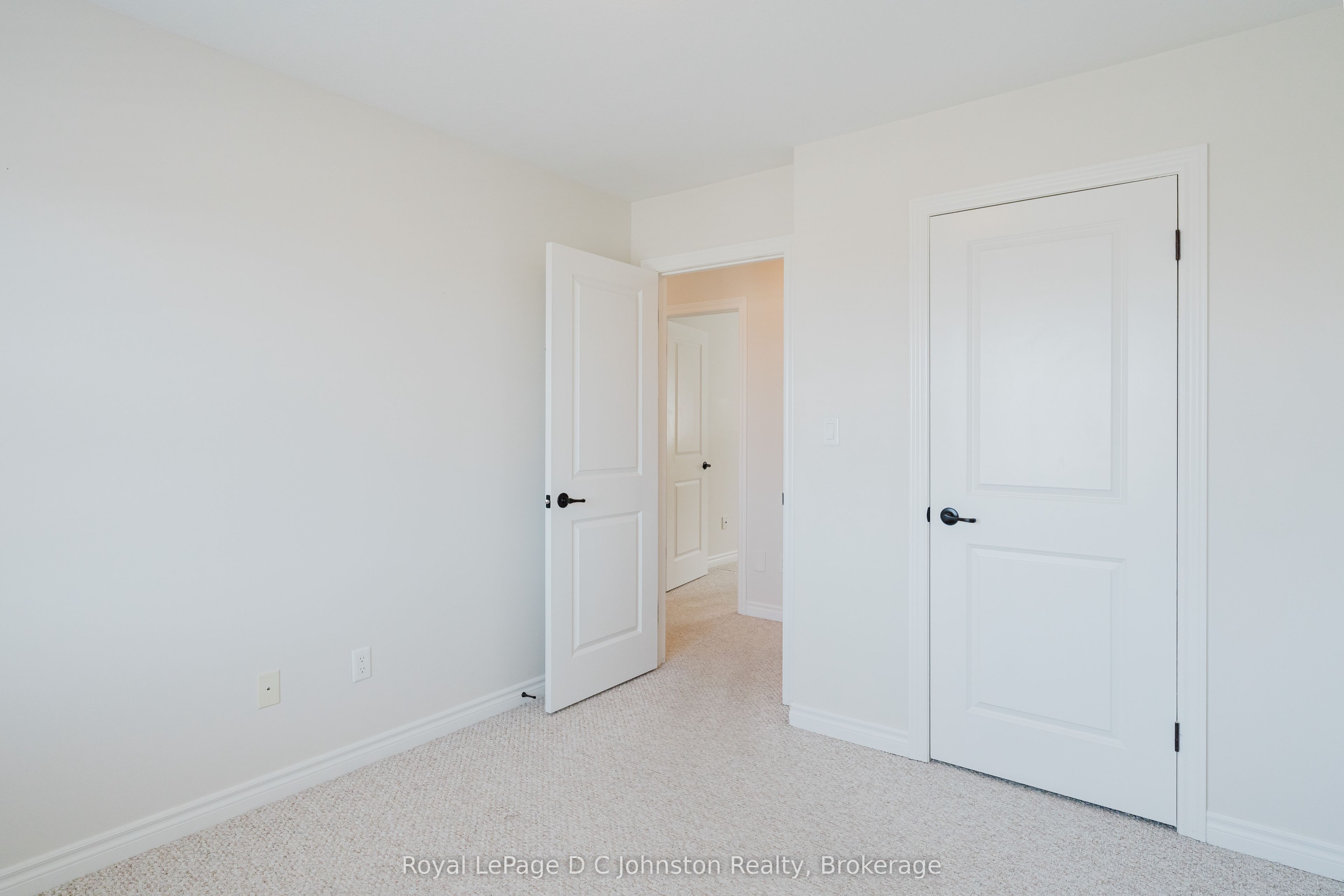 935 Goderich Street N 18 Property Photo 18