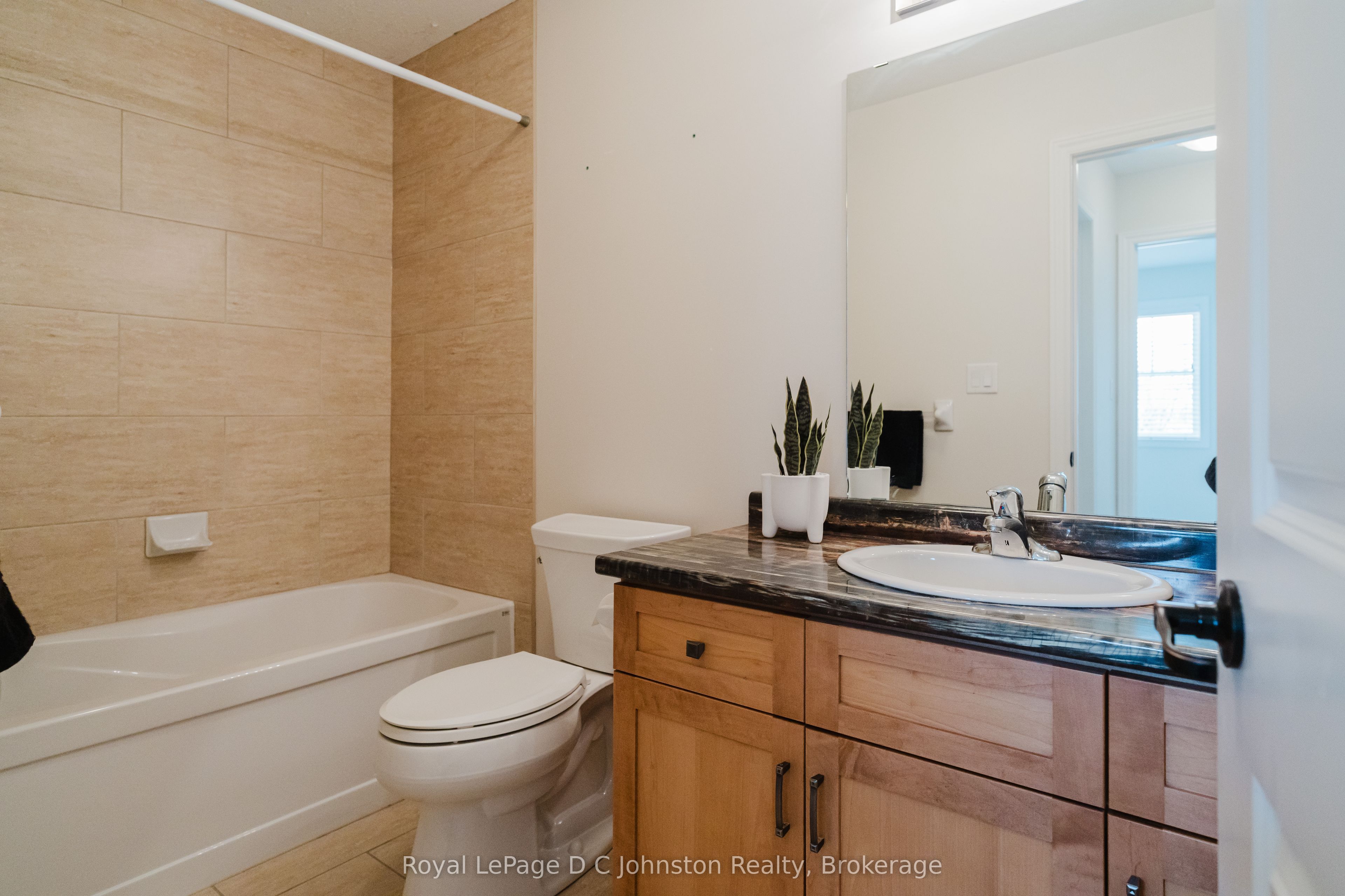 935 Goderich Street N 18 Property Photo 25