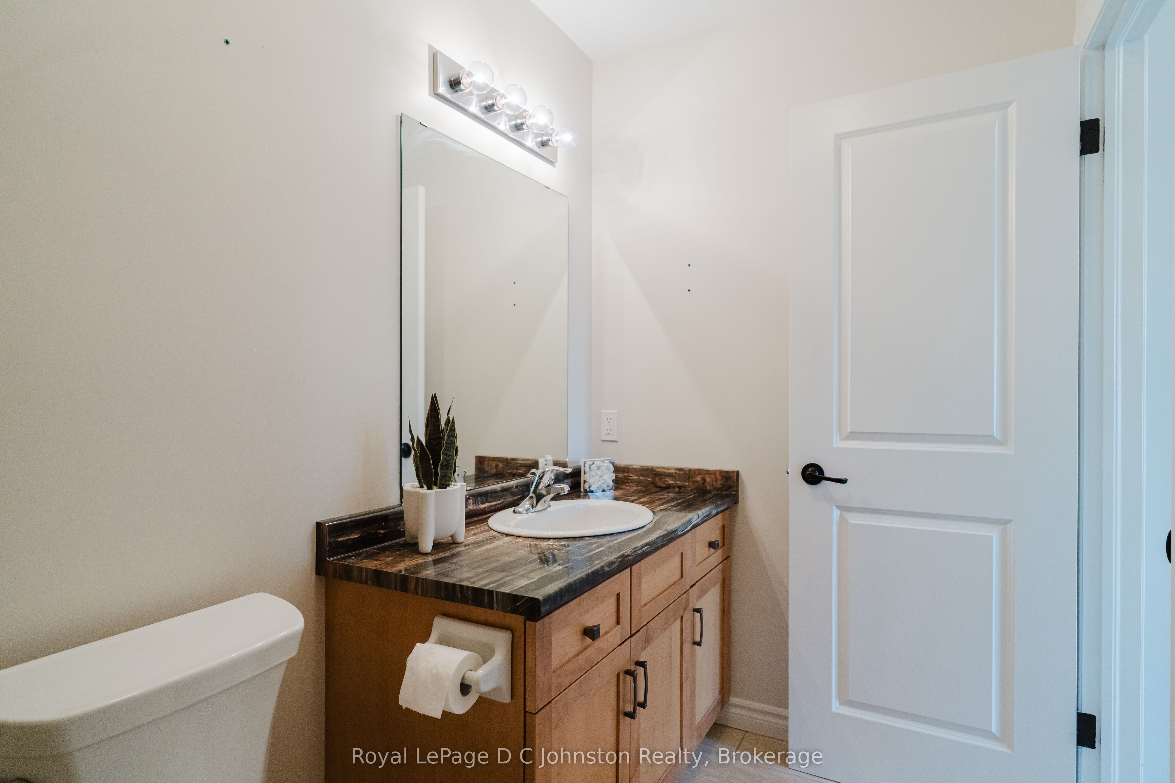 935 Goderich Street N 18 Property Photo 26