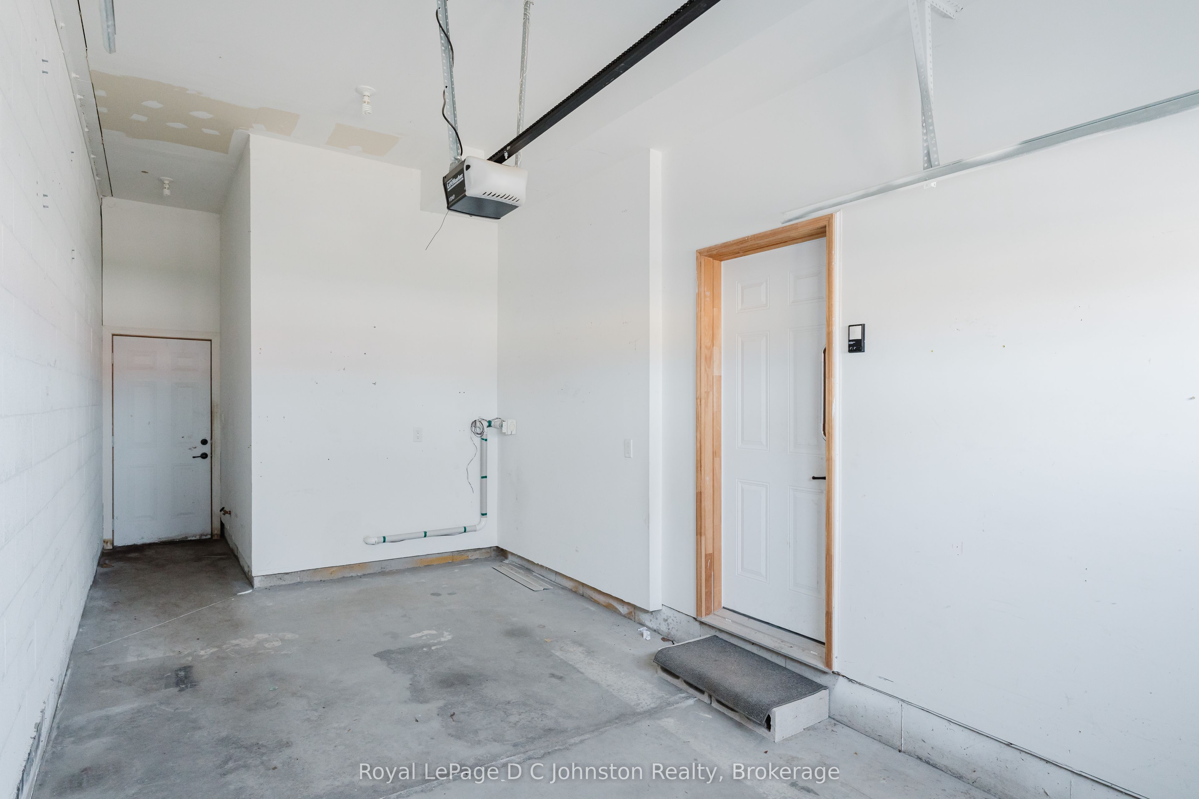 935 Goderich Street N 18 Property Photo 32
