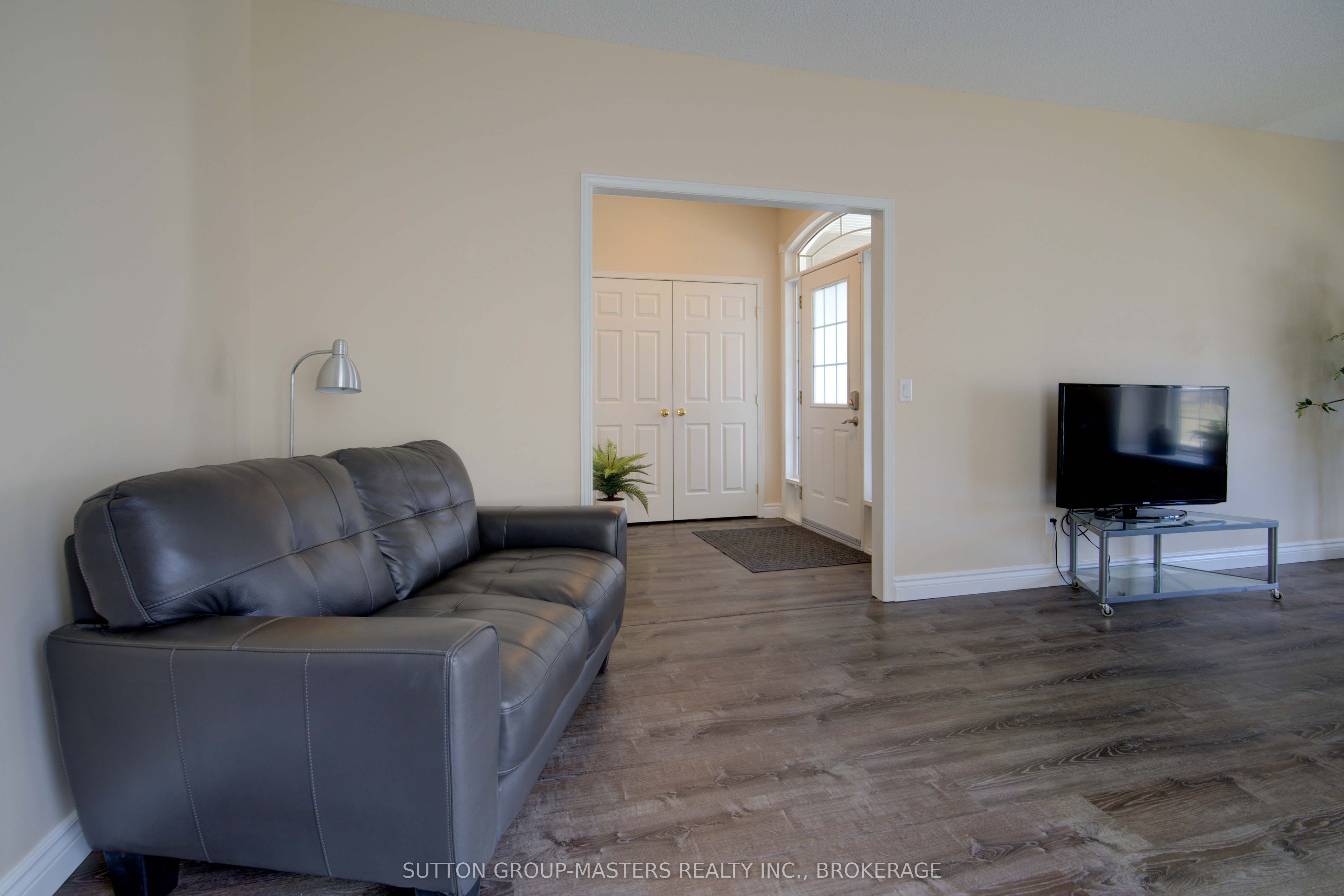 30 Country Club Drive Property Photo 9