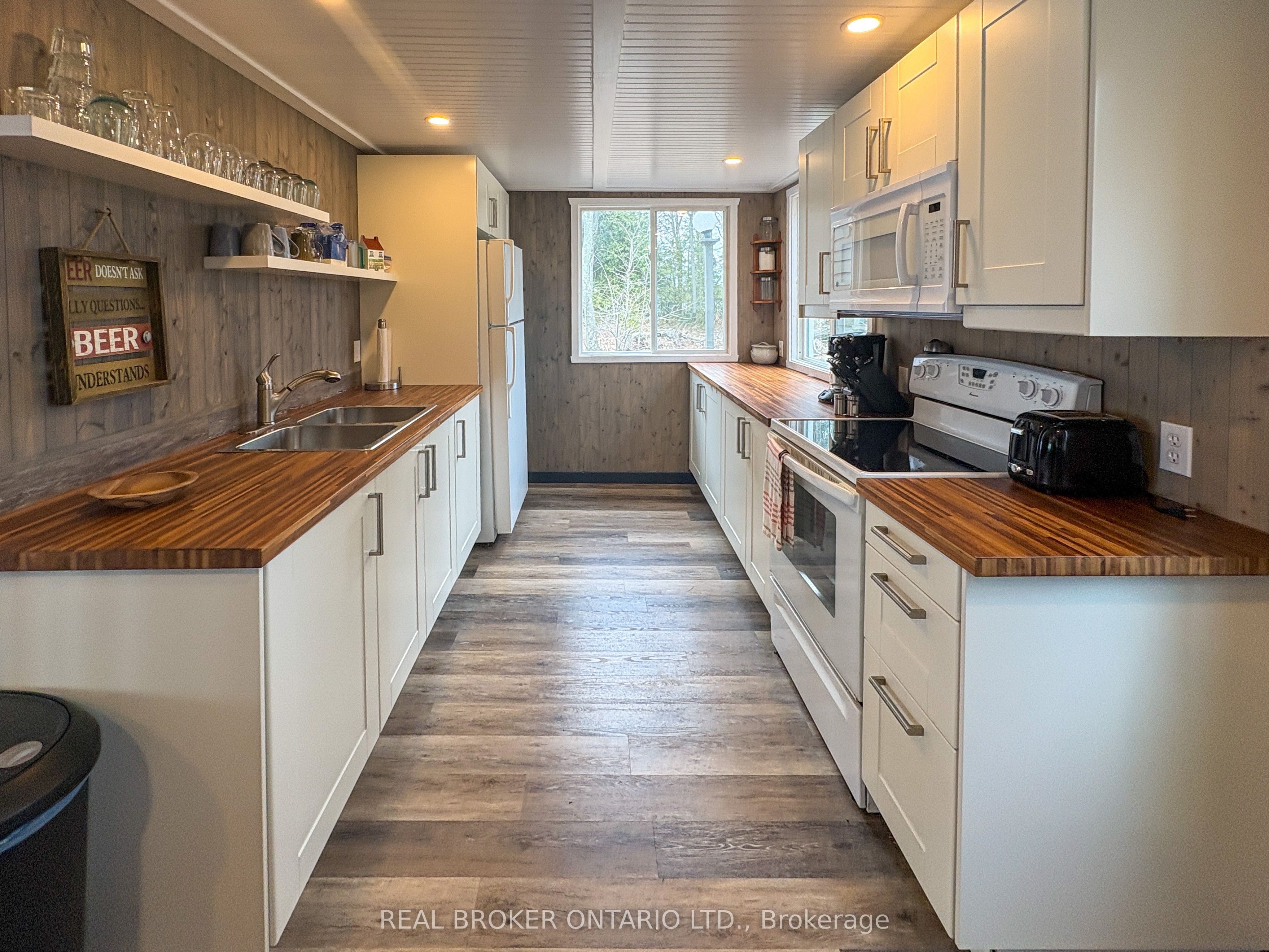 101 Fairclough Island Property Photo 8