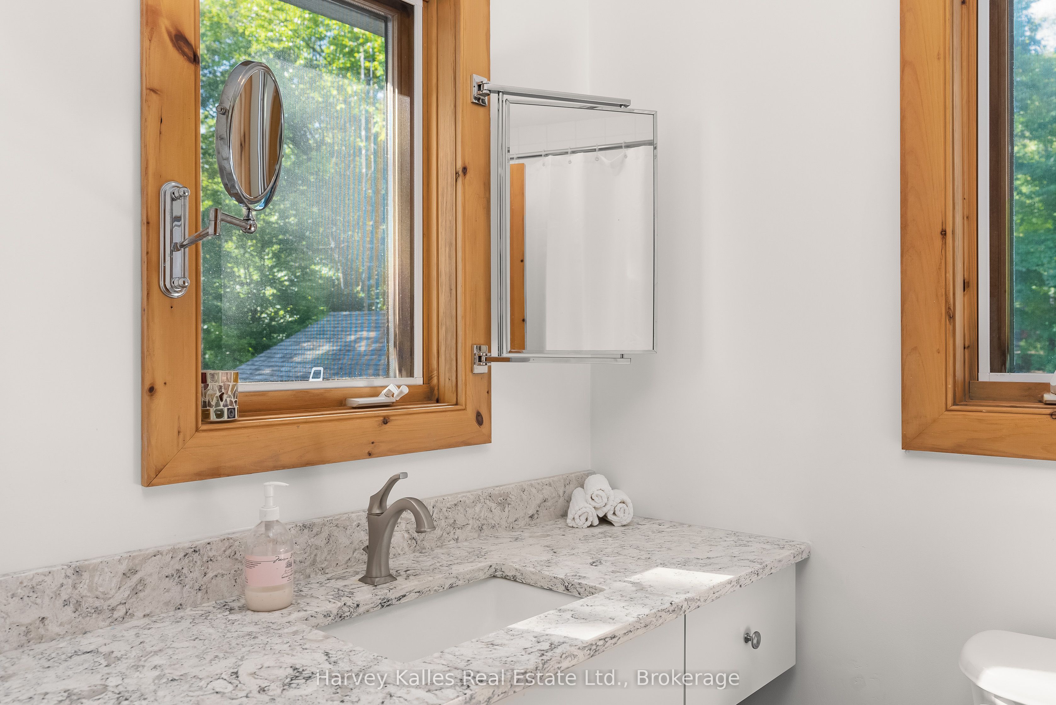 1837 Port Cunnington Road Property Photo 24