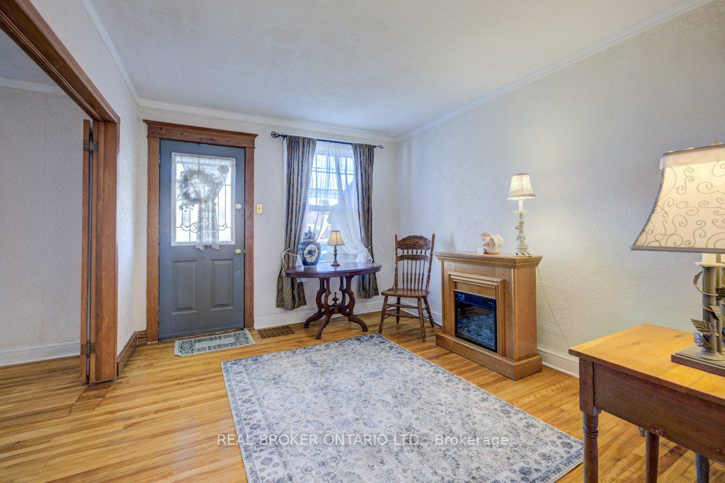 458 Upper Wentworth Street Property Photo 6