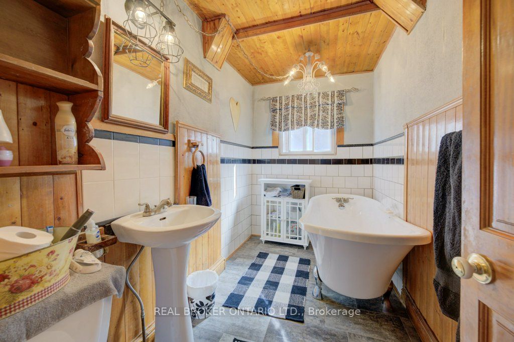 458 Upper Wentworth Street Property Photo 11