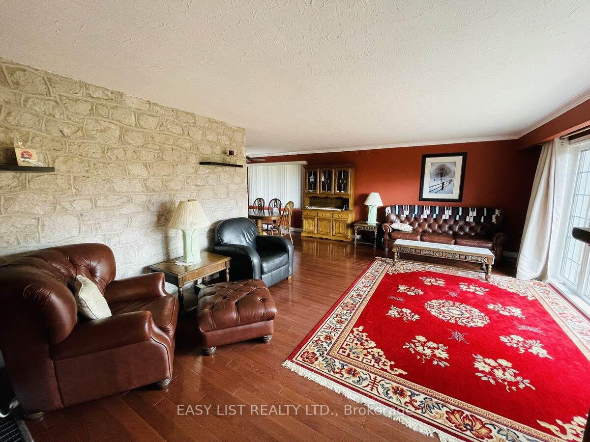 4741 Lower Faraday Road Property Photo 2