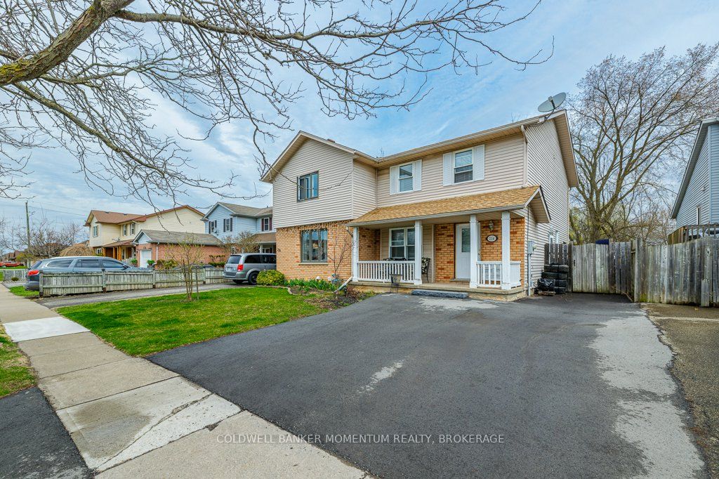 224 Windsor St Property Photo 4