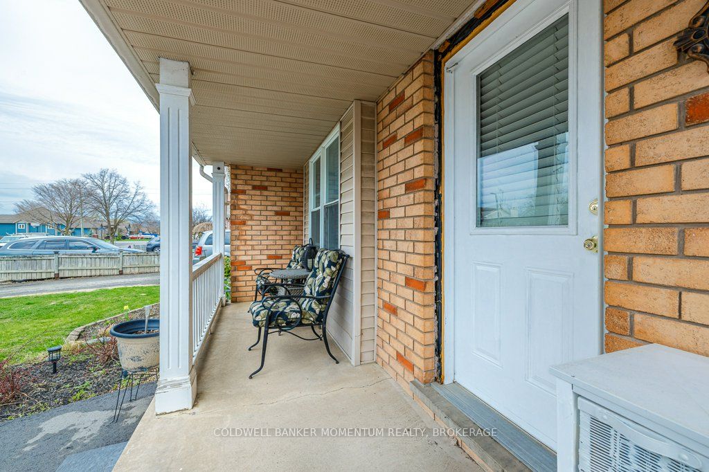 224 Windsor St Property Photo 6