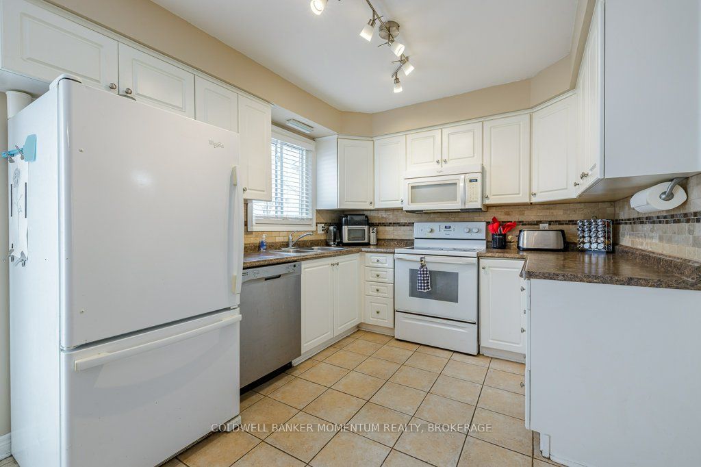 224 Windsor St Property Photo 17