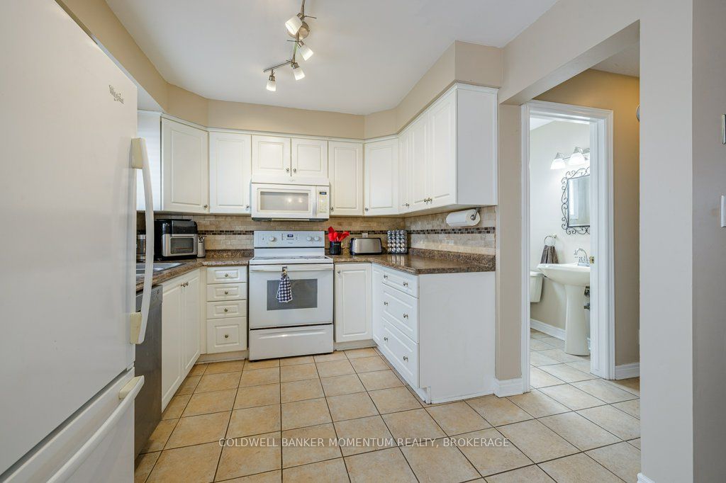 224 Windsor St Property Photo 18