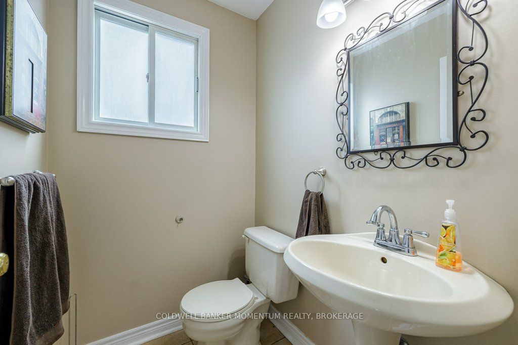 224 Windsor St Property Photo 22