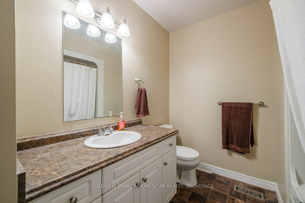 224 Windsor St Property Photo 27
