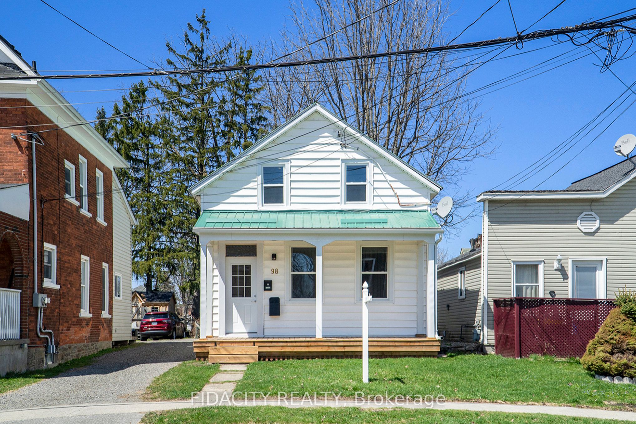 98 Main Street Property Photo