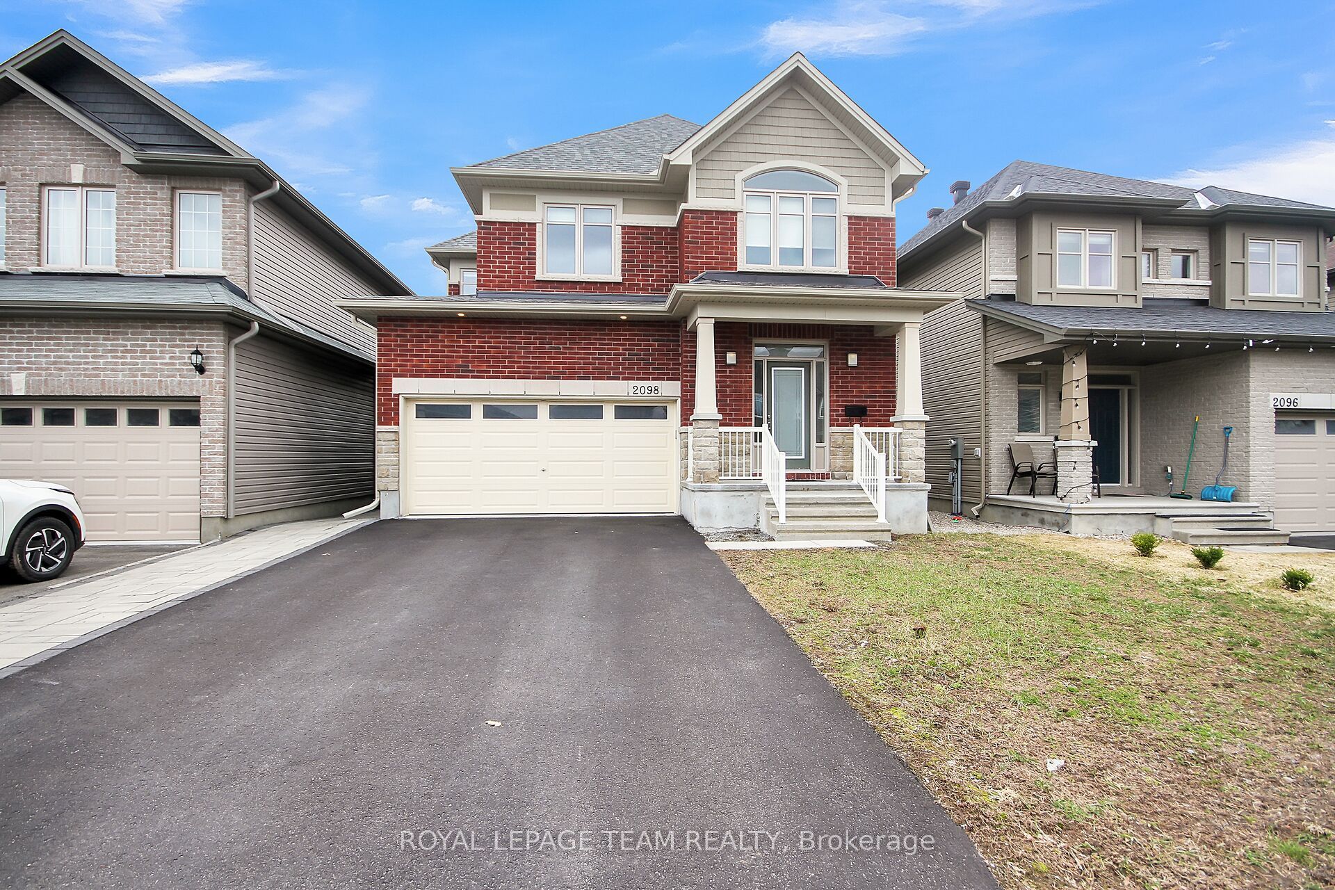2098 Helene-Campbell Drive Property Photo 1