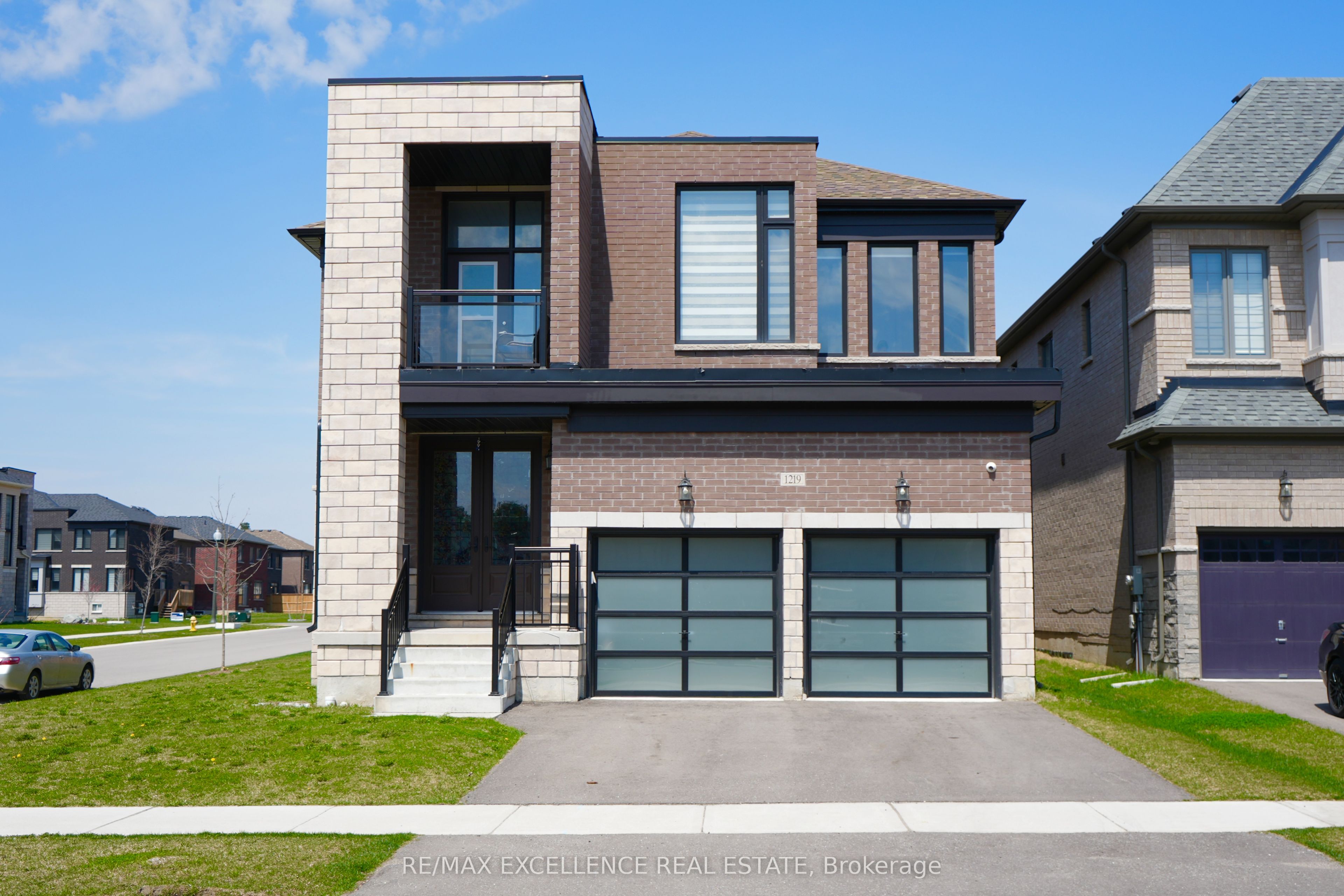 1219 Upper Thames Drive Property Photo 1