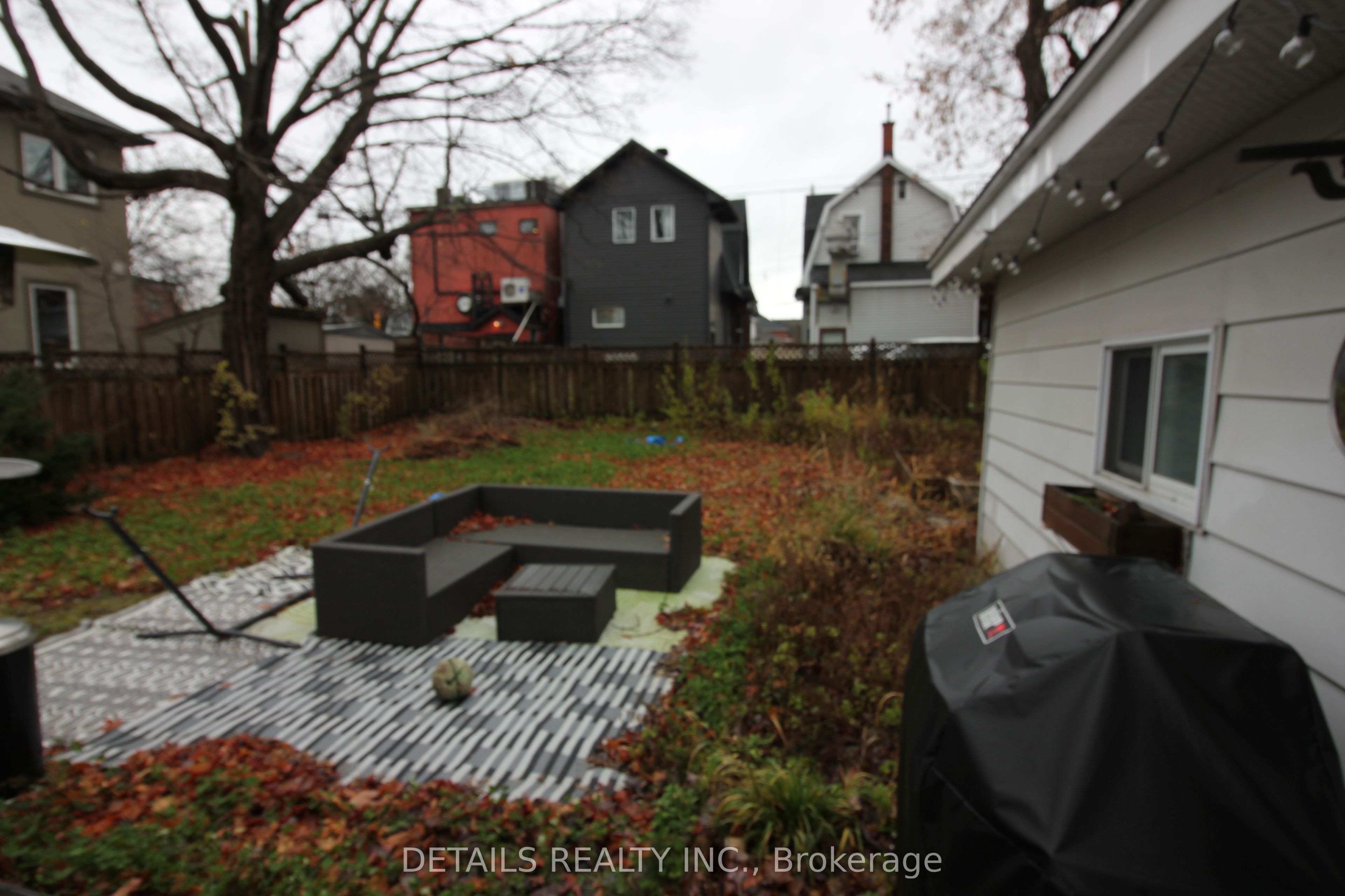 10 Garrison St Property Photo 6
