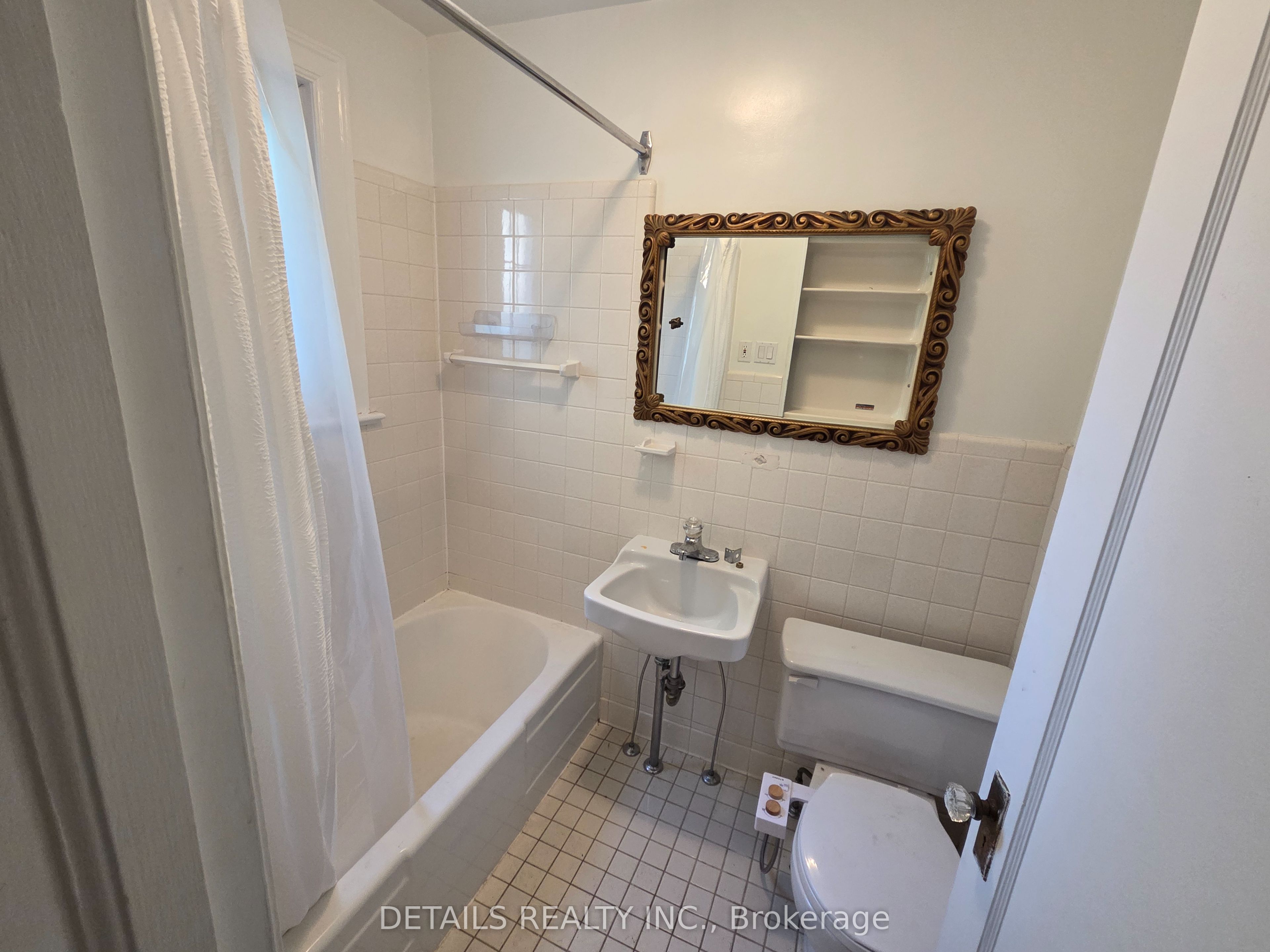 10 Garrison St Property Photo 13