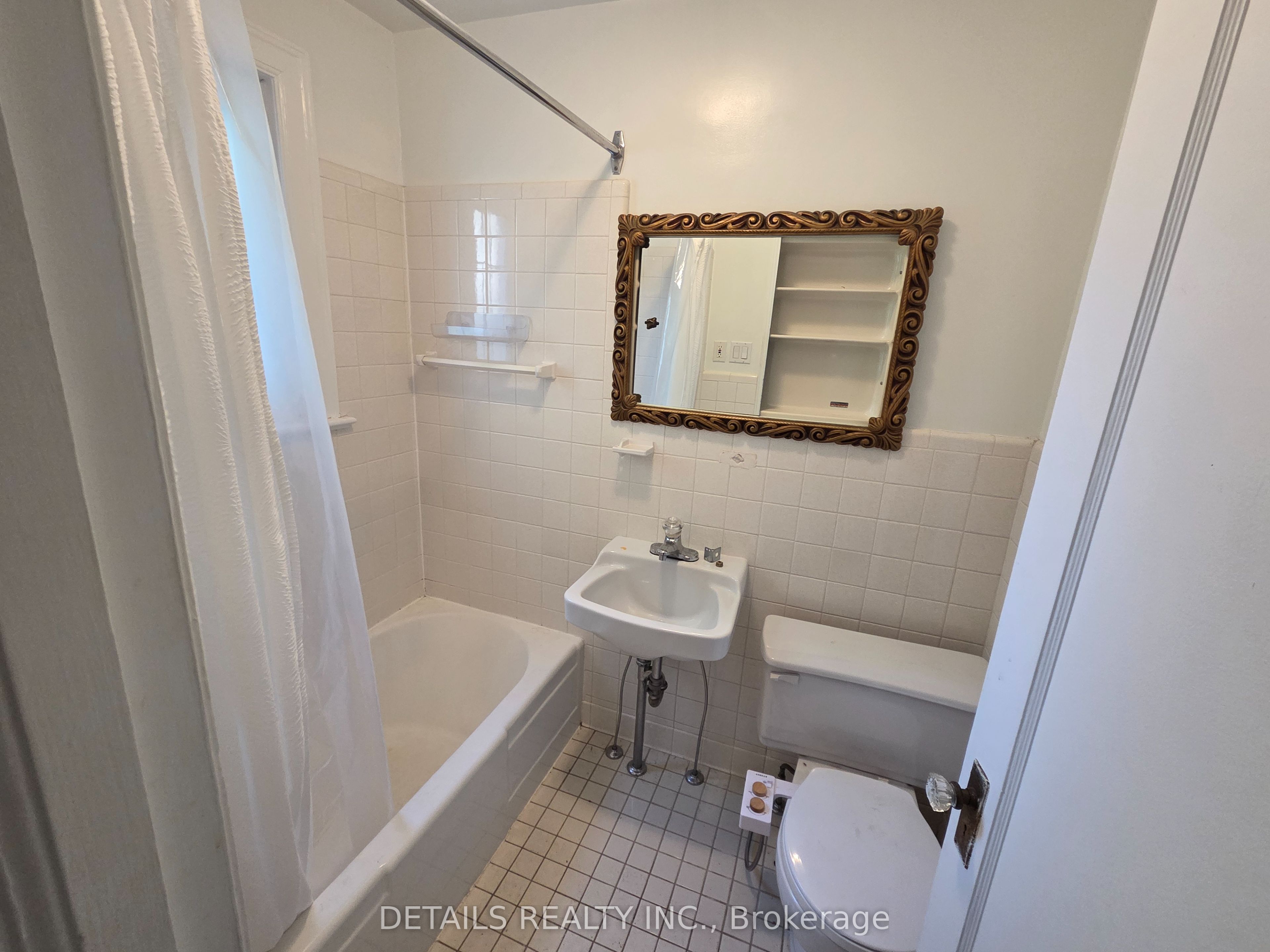10 Garrison St Property Photo 14