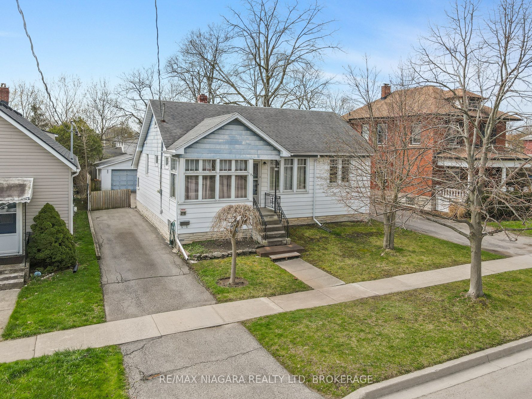 215 Phipps Street Property Photo 1