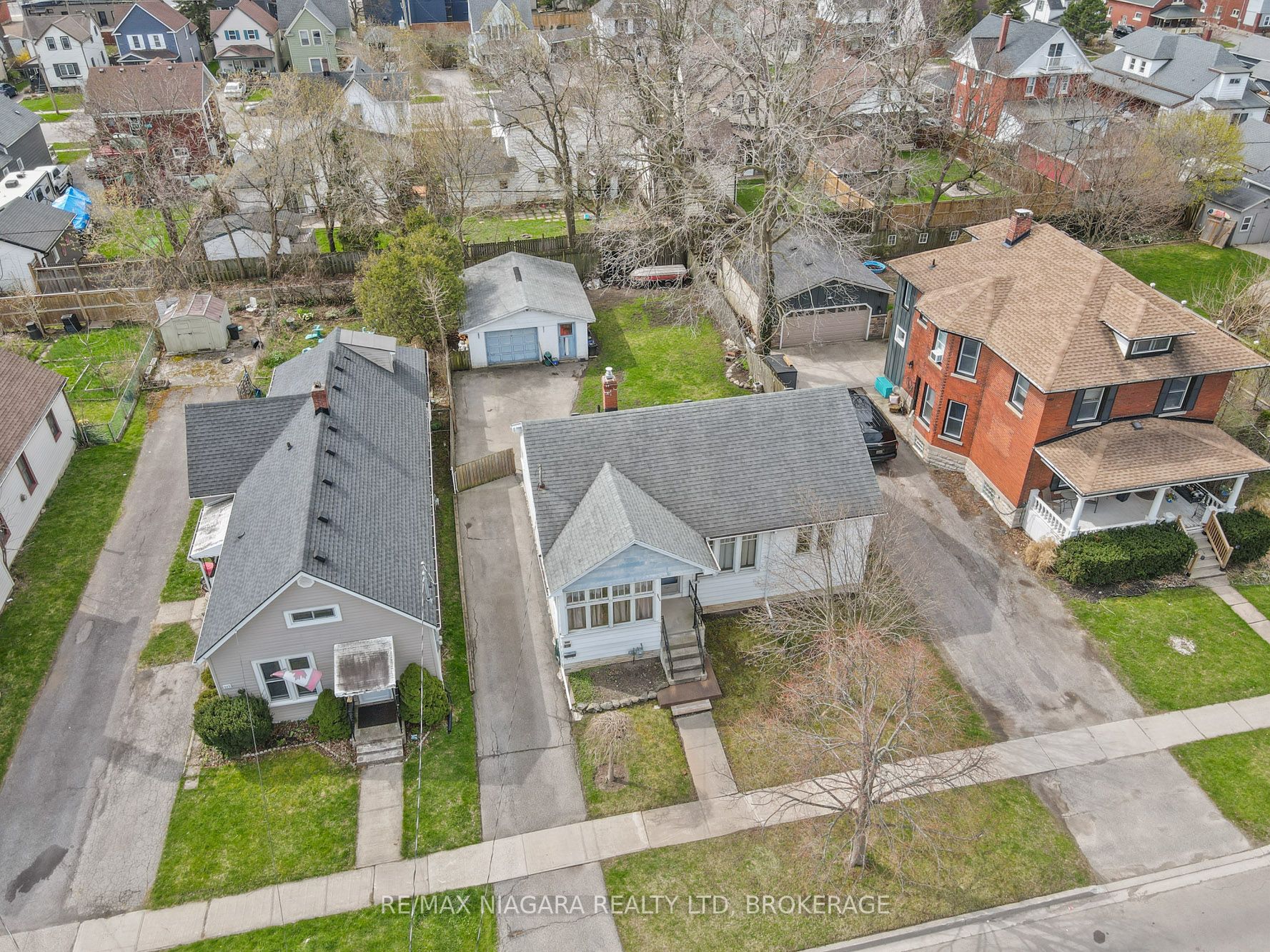 215 Phipps Street