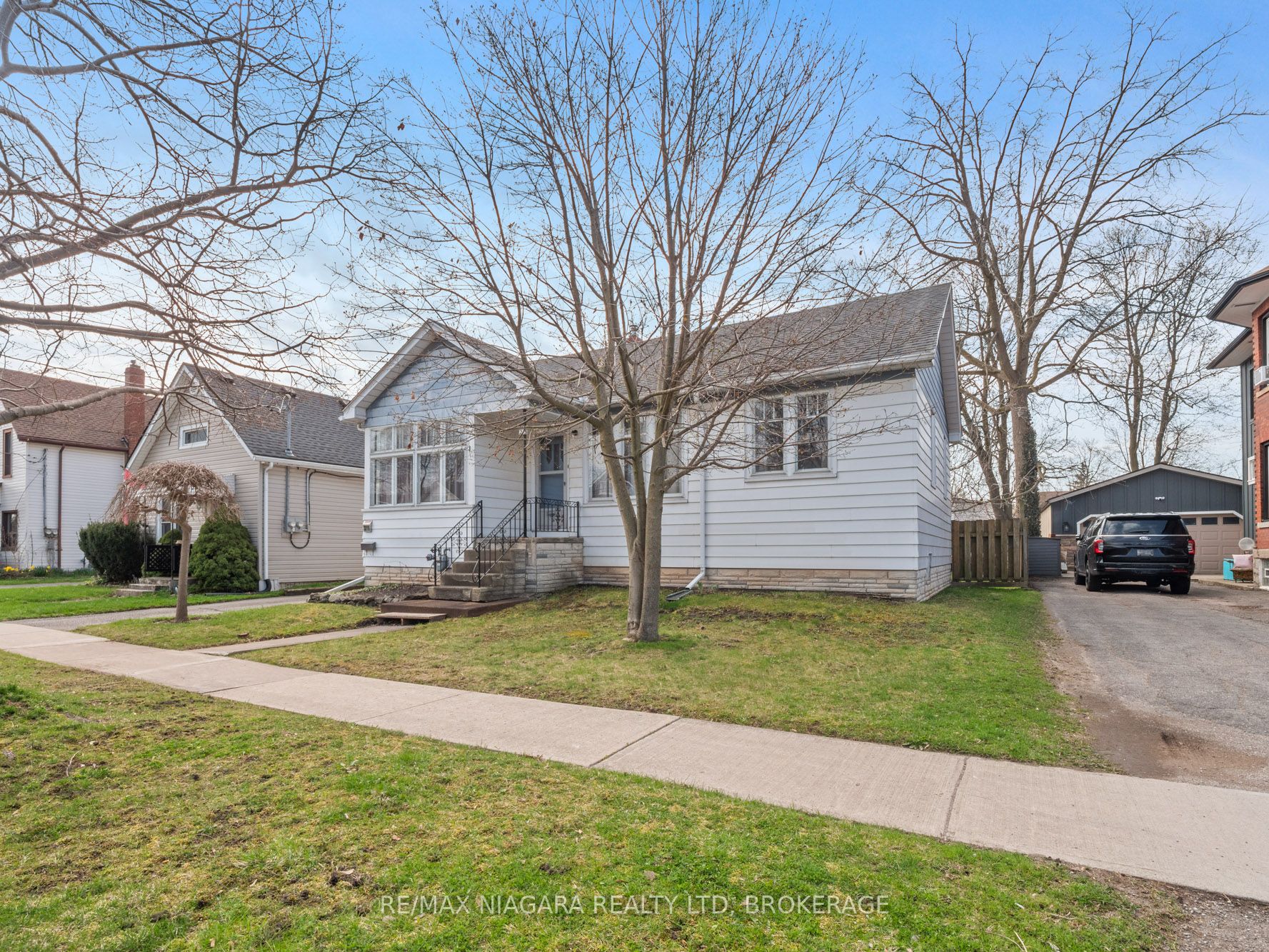 215 Phipps Street Property Photo 2