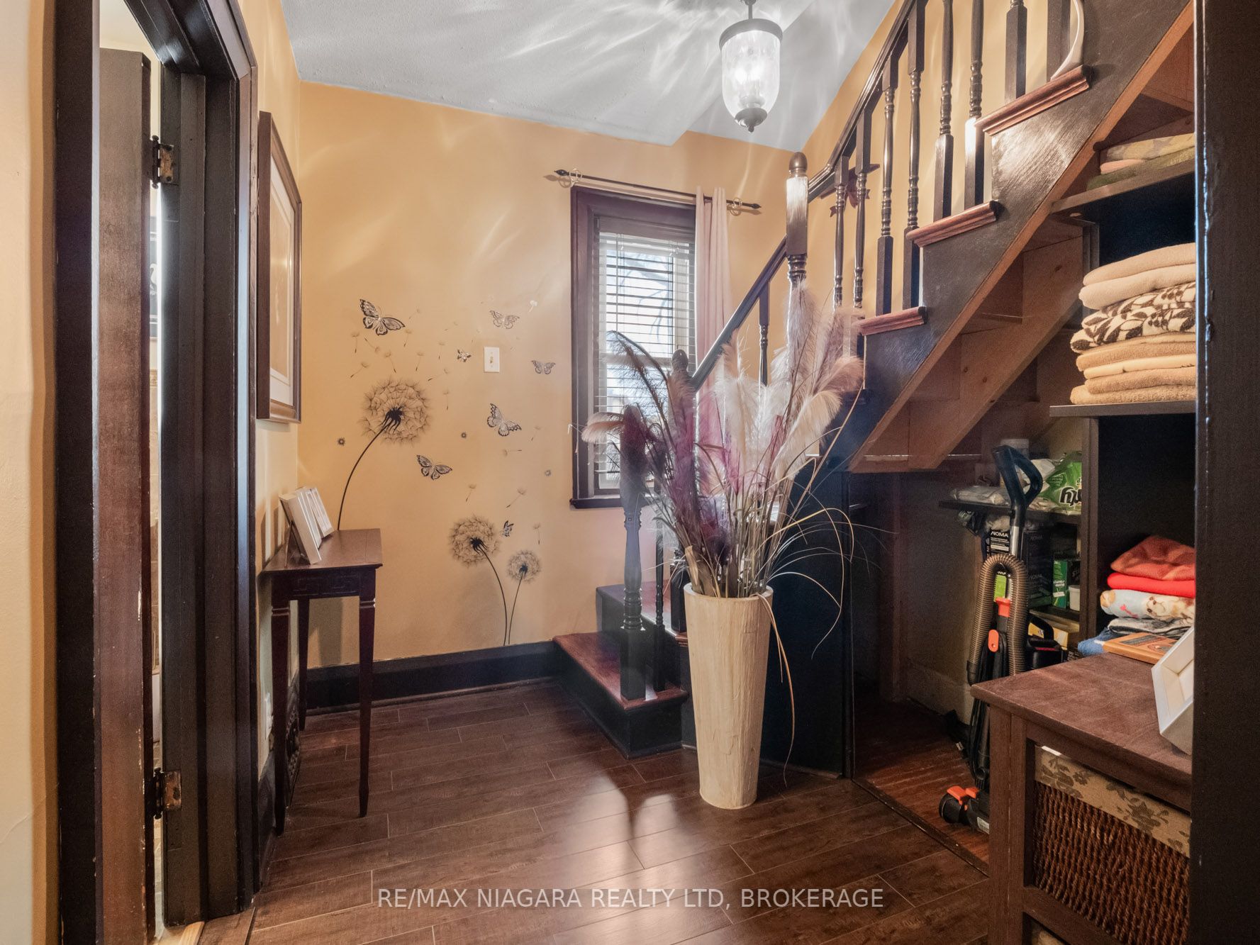 215 Phipps Street Property Photo 4