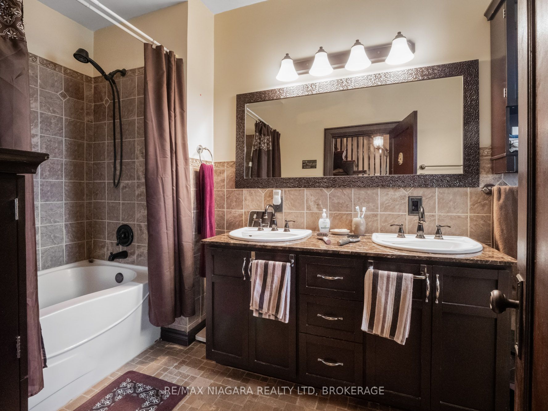 215 Phipps Street Property Photo 14