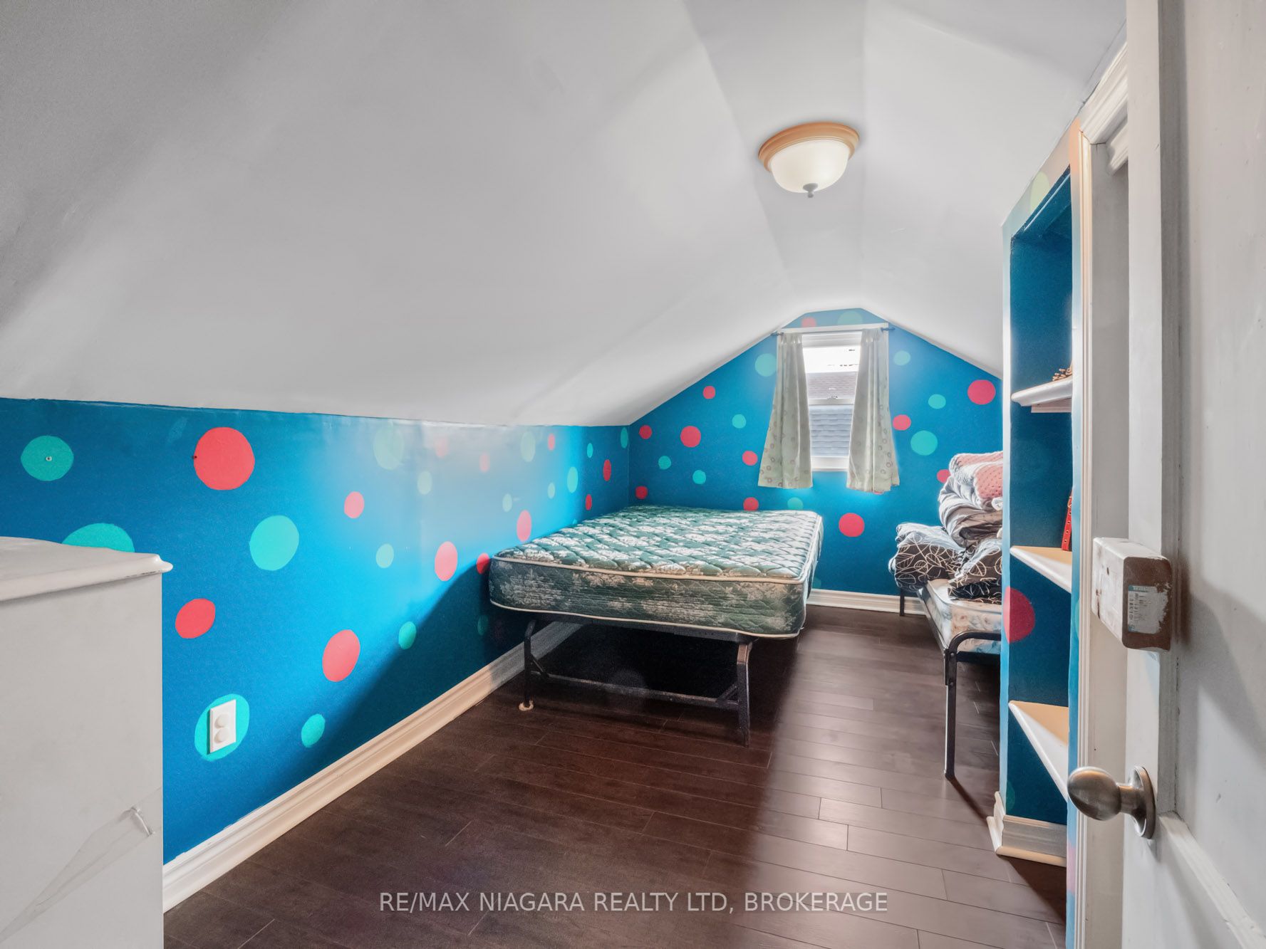 215 Phipps Street Property Photo 18